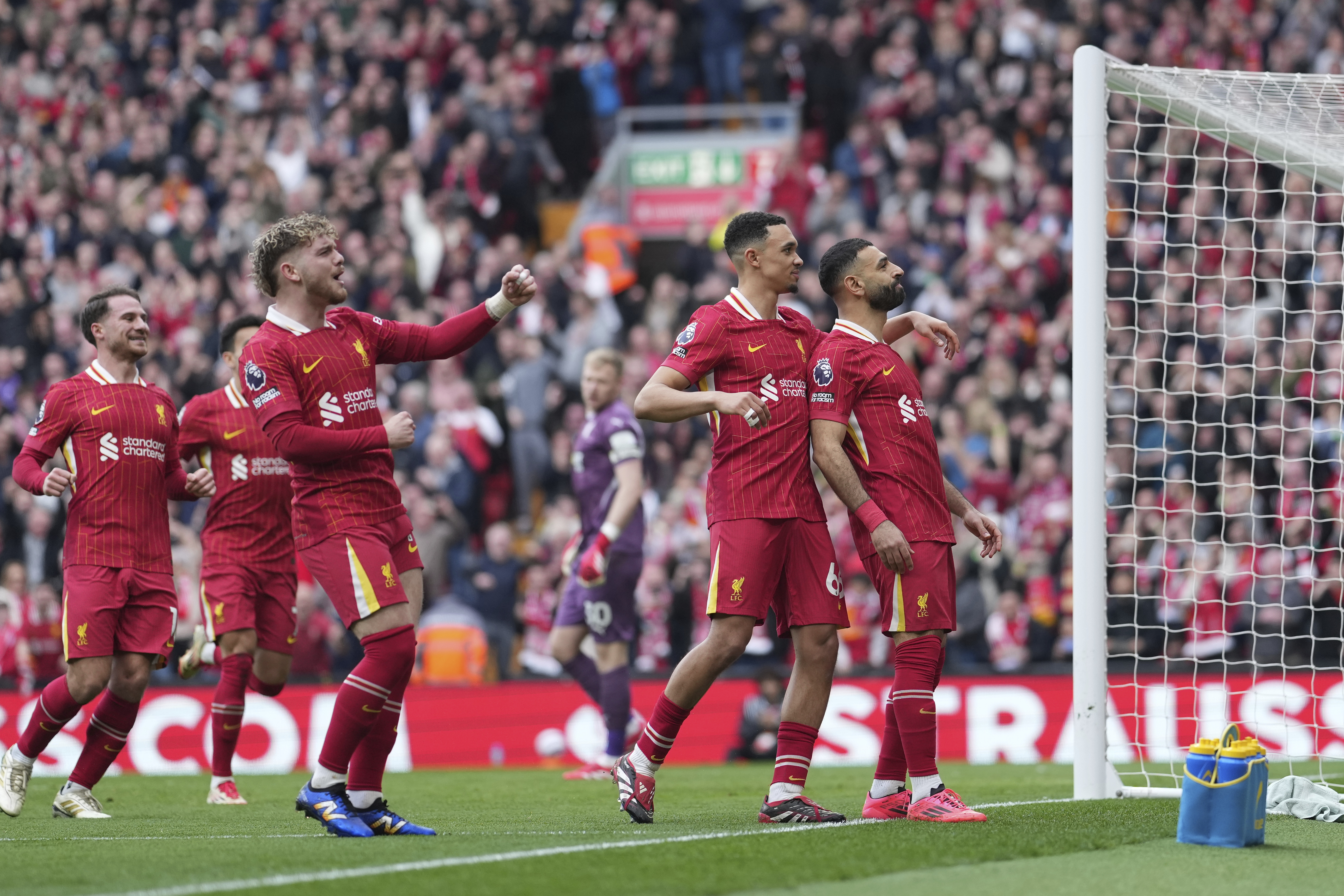 Liverpool, Premier Lig'in zirvesinde yalnız kaldı