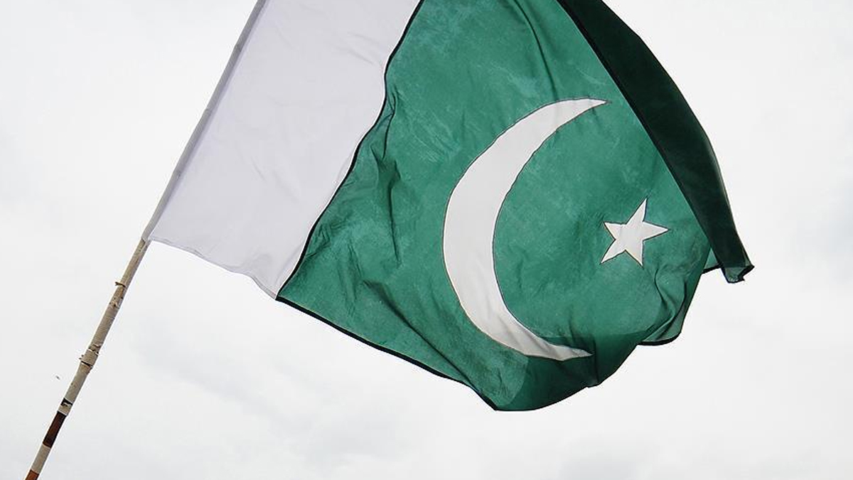 Pakistan'da militanlar bir trene saldırdı! 450 yolcuyu rehin aldılar