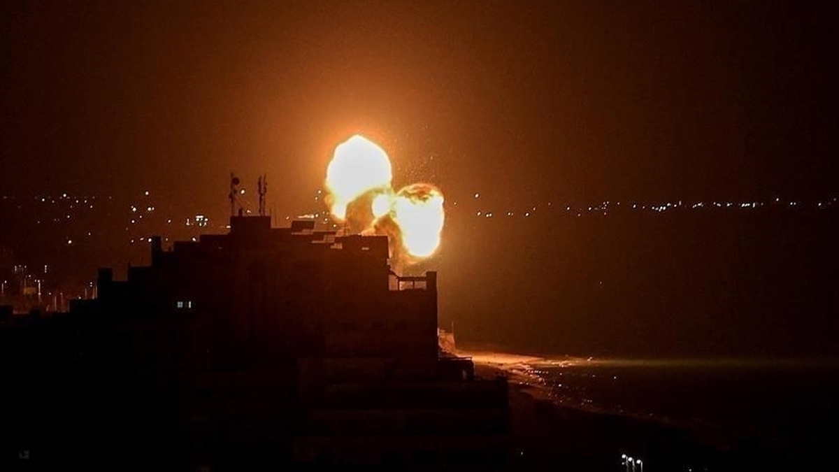 İsrail ordusundan Suriye'nin güneyine 22 uçakla hava saldırısı