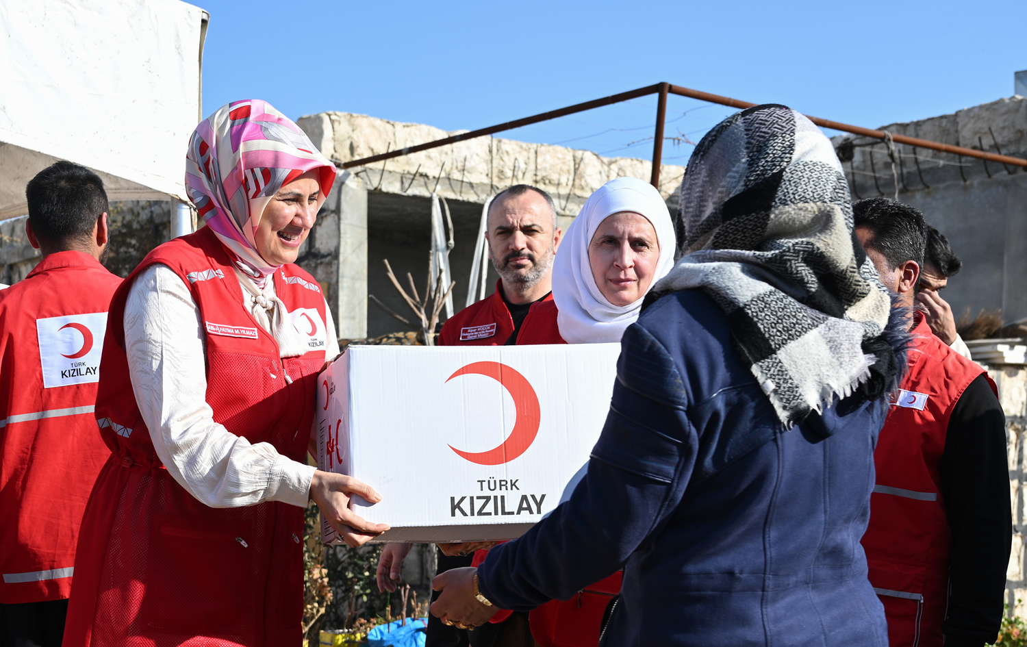 Türk Kızılay'dan İdlib'de engelli kamplarında kalanlara yardım