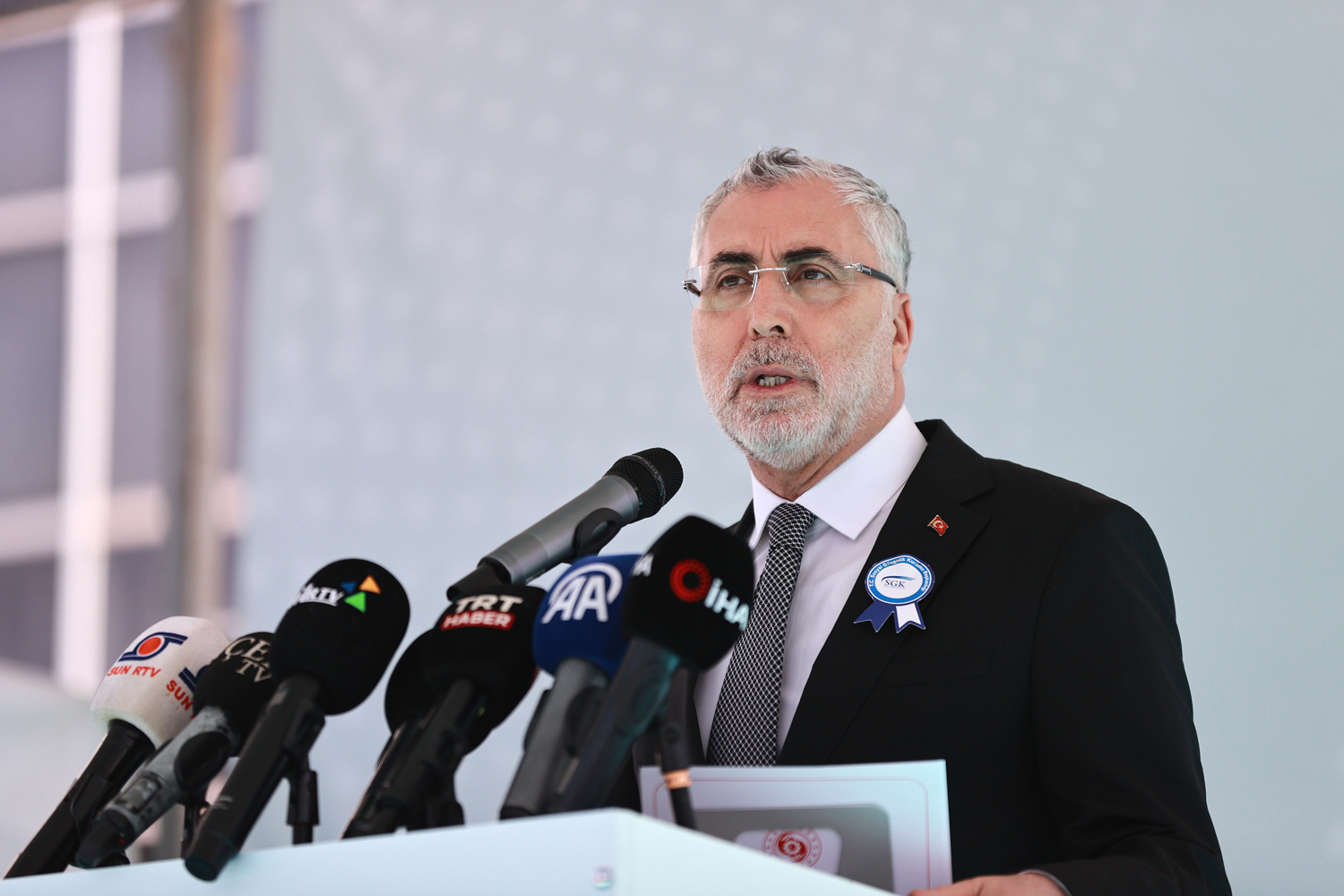 Bakan Işıkhan: 204 bin 632 iş arayan vatandaşla iletişime geçildi