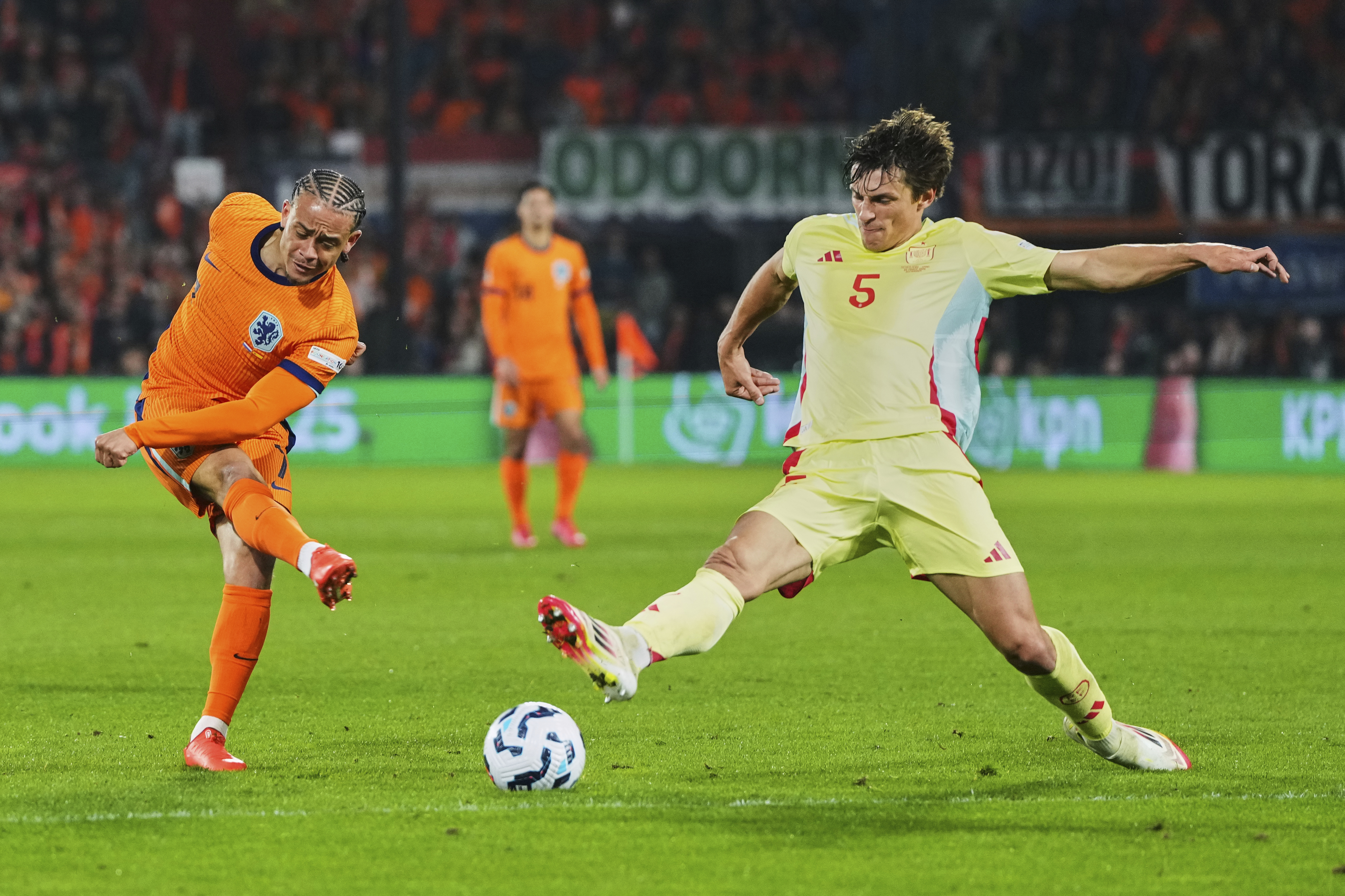 İspanya-Hollanda maçında 4 gol var, kazanan yok