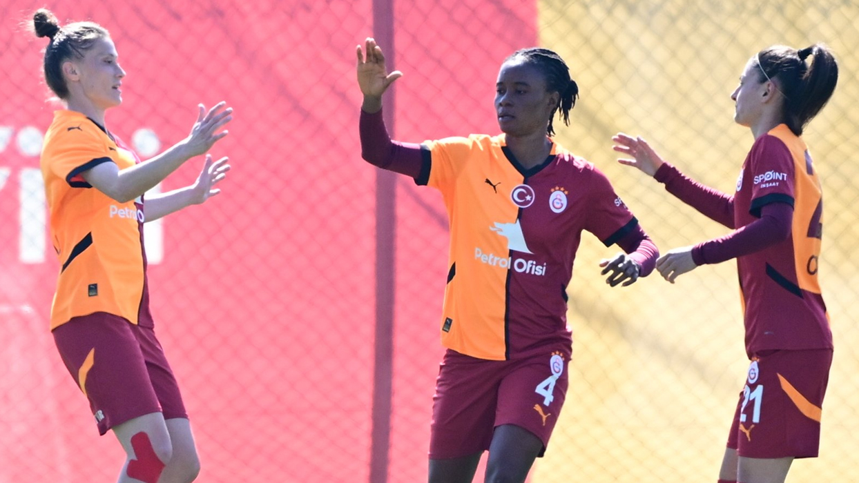 Galatasaray evinde Beşiktaş'ı farklı yendi
