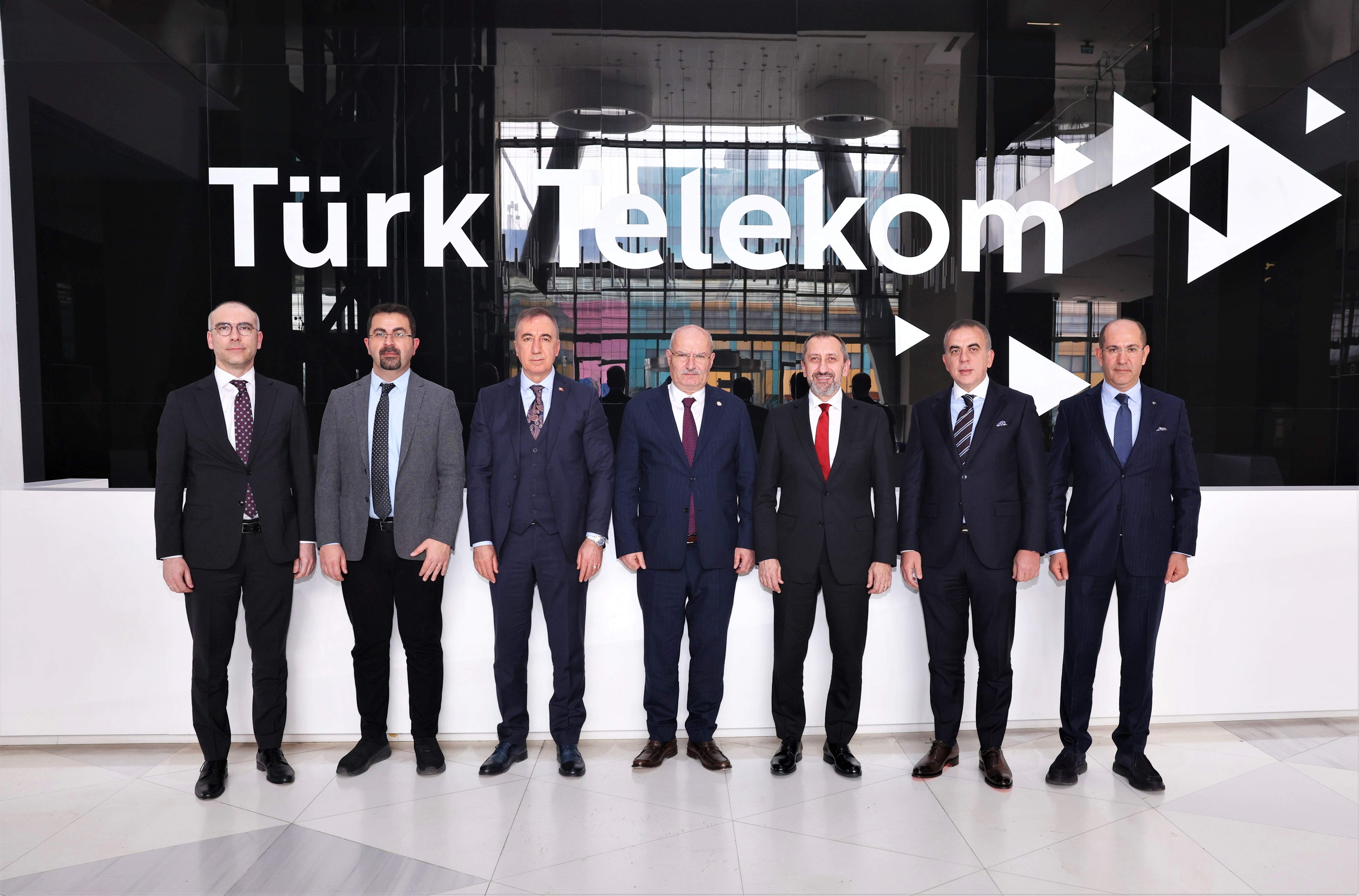 Türk Telekom'dan 'Yerli ve Milli Haberleşme Cihazı' projesi