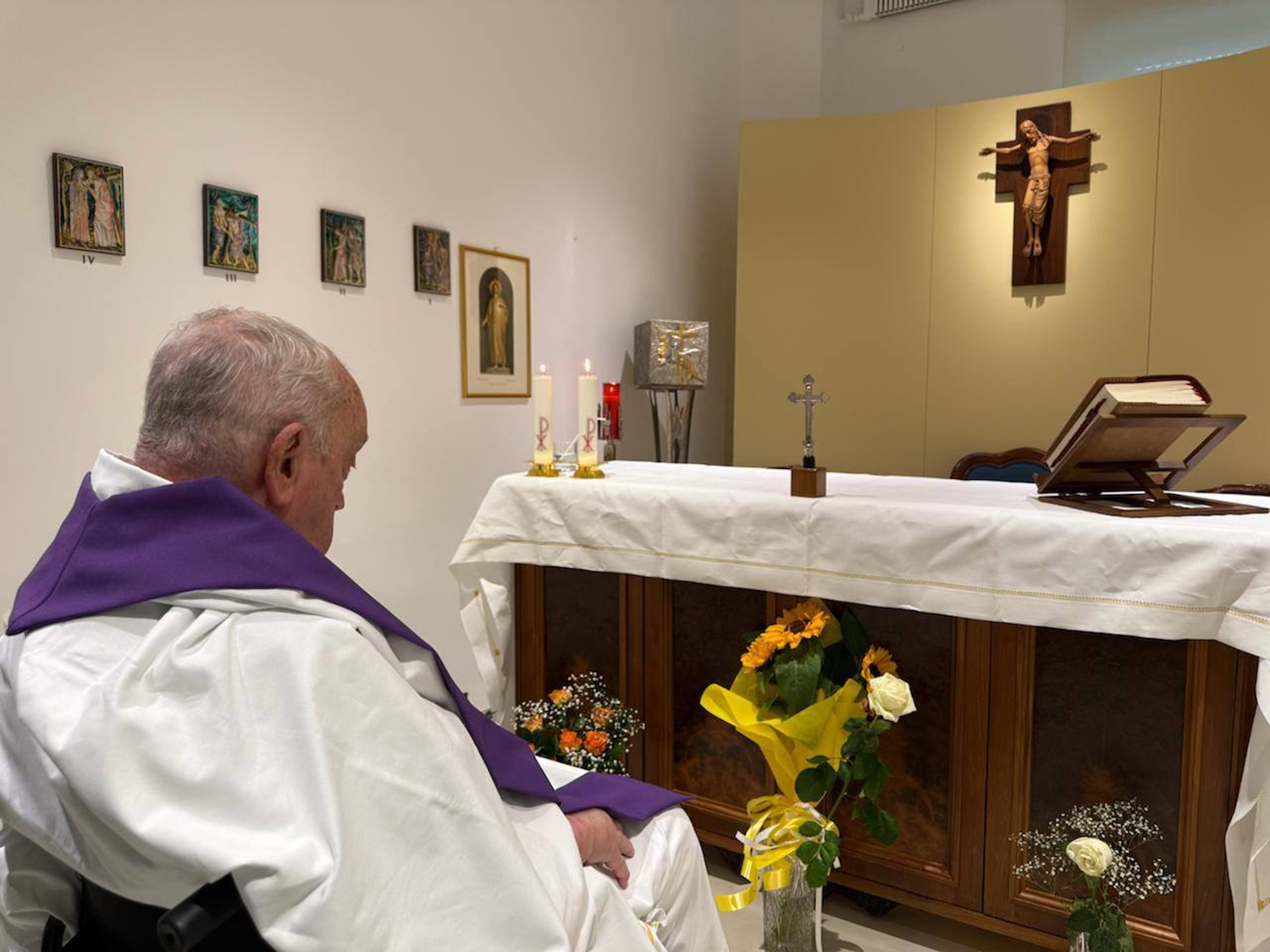 Vatikan'dan sürpriz açıklama: Papa kendisini bekleyenleri selamlayacak