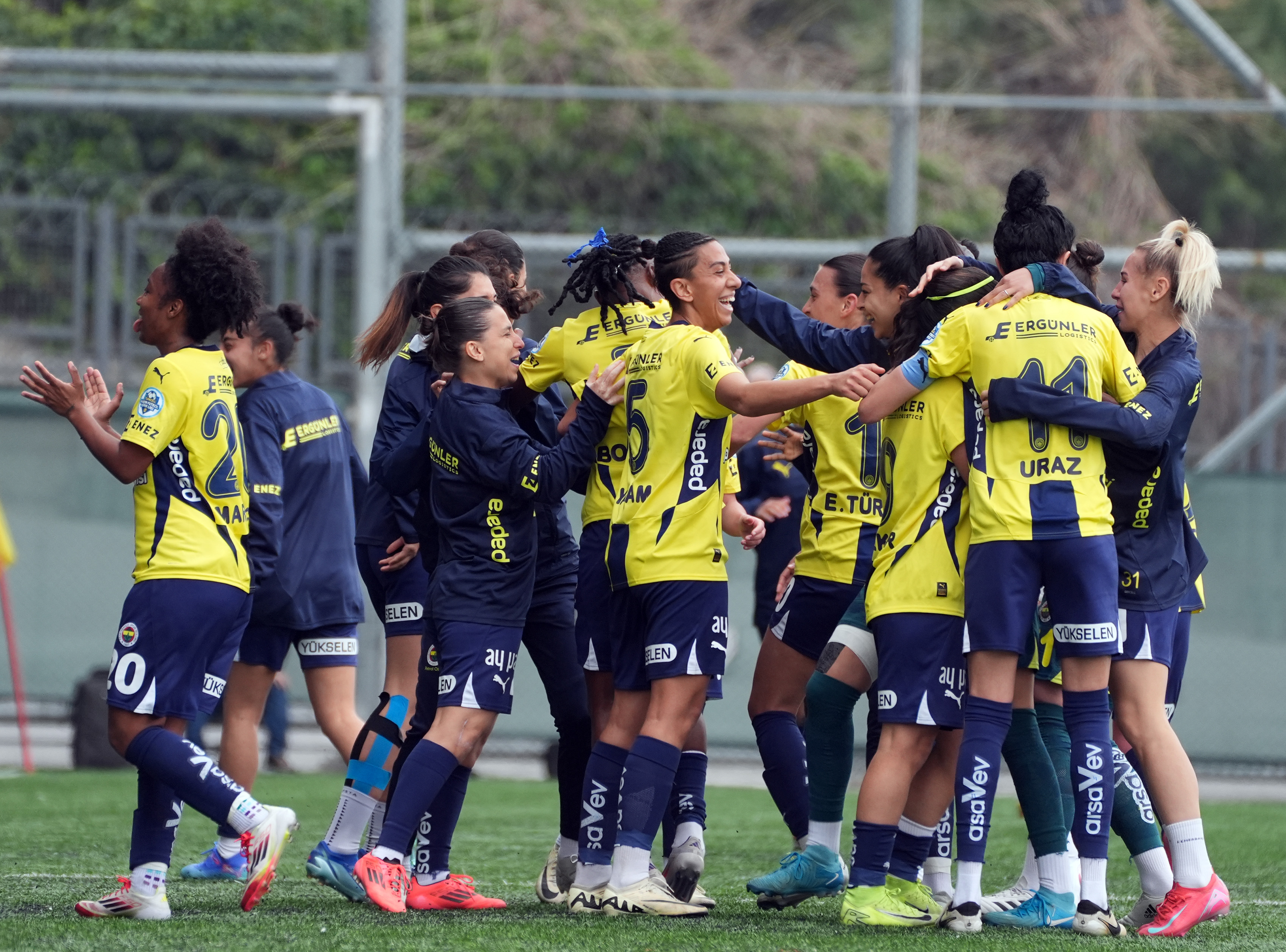 Kadın futbolunda derbinin kazananı Fenerbahçe