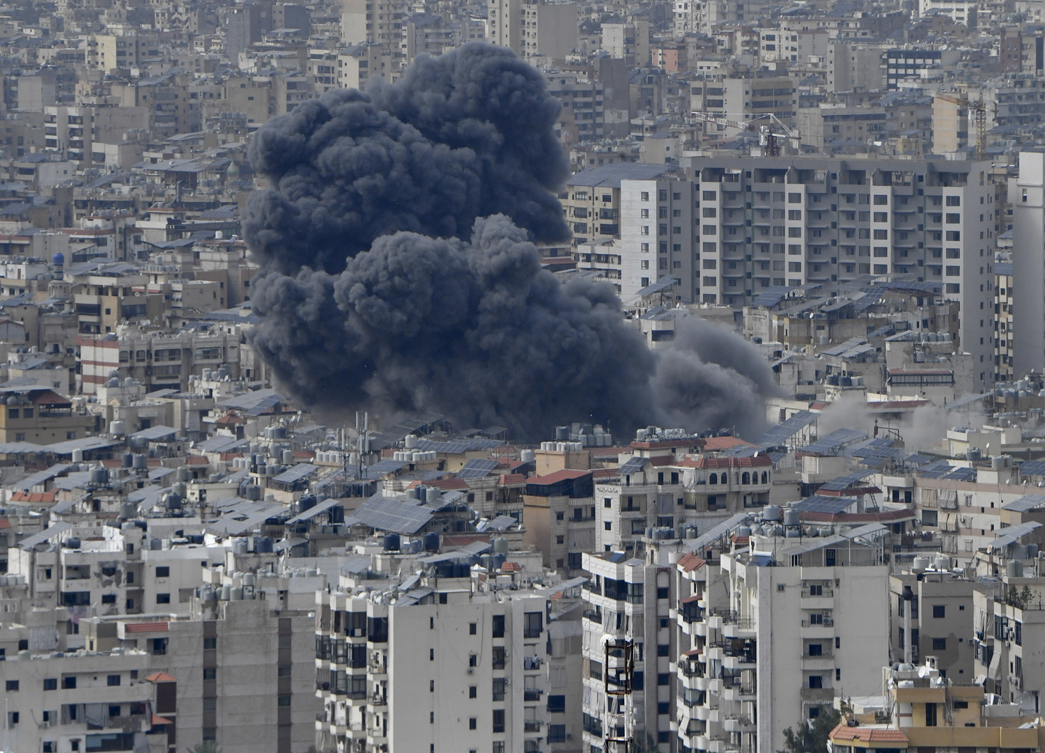 27 Kasım sonrası bir ilk: İşgalci İsrail Beyrut'u bombaladı