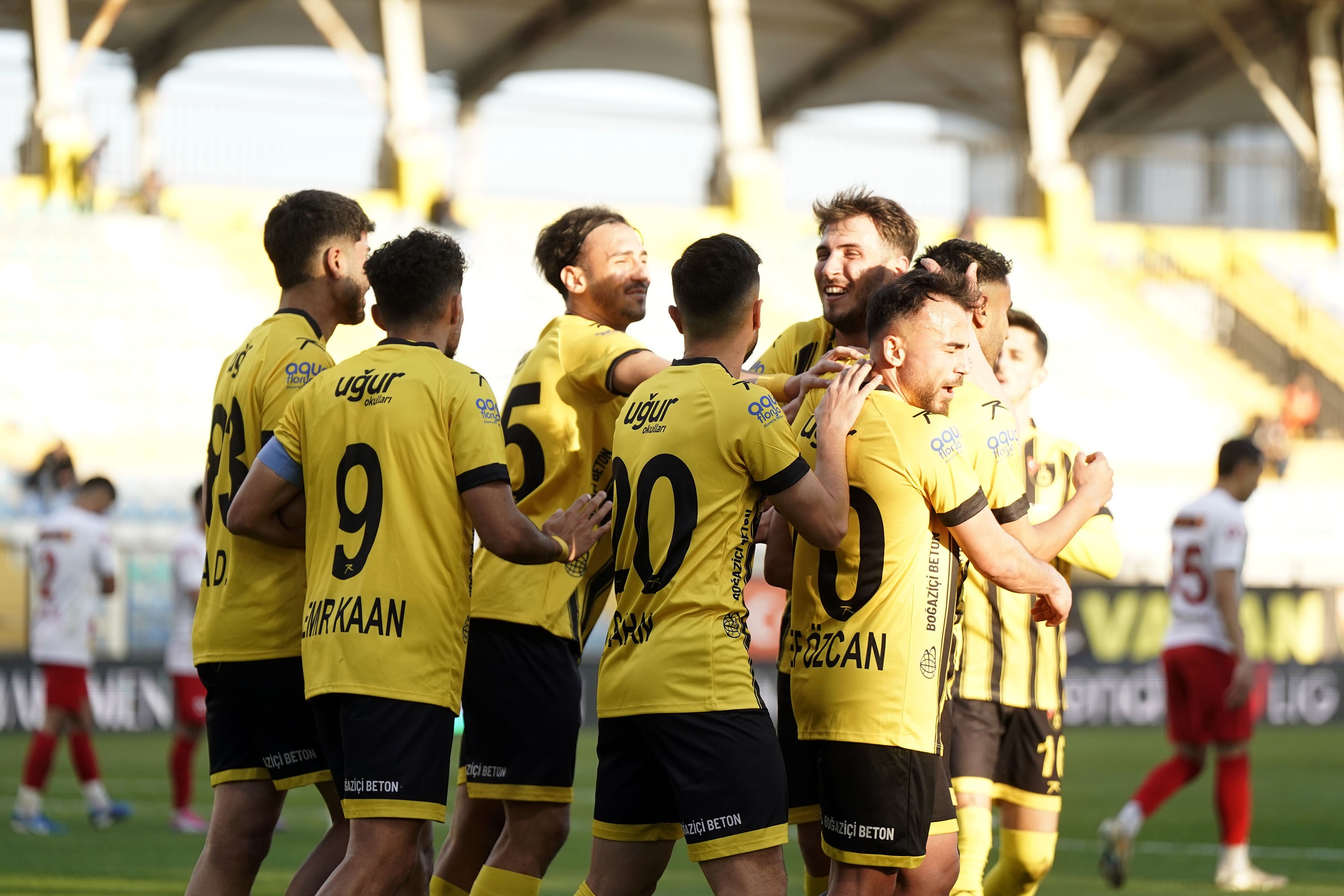 İstanbulspor farklı kazandı
