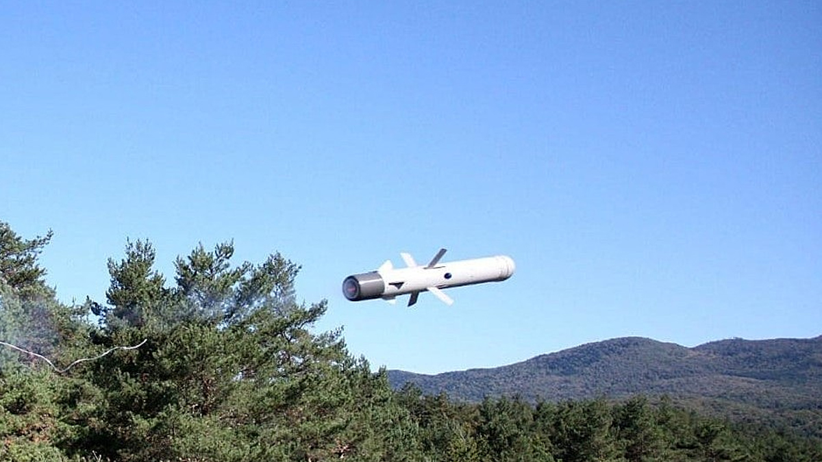 Komşu Spike LR2 füzesi test etti