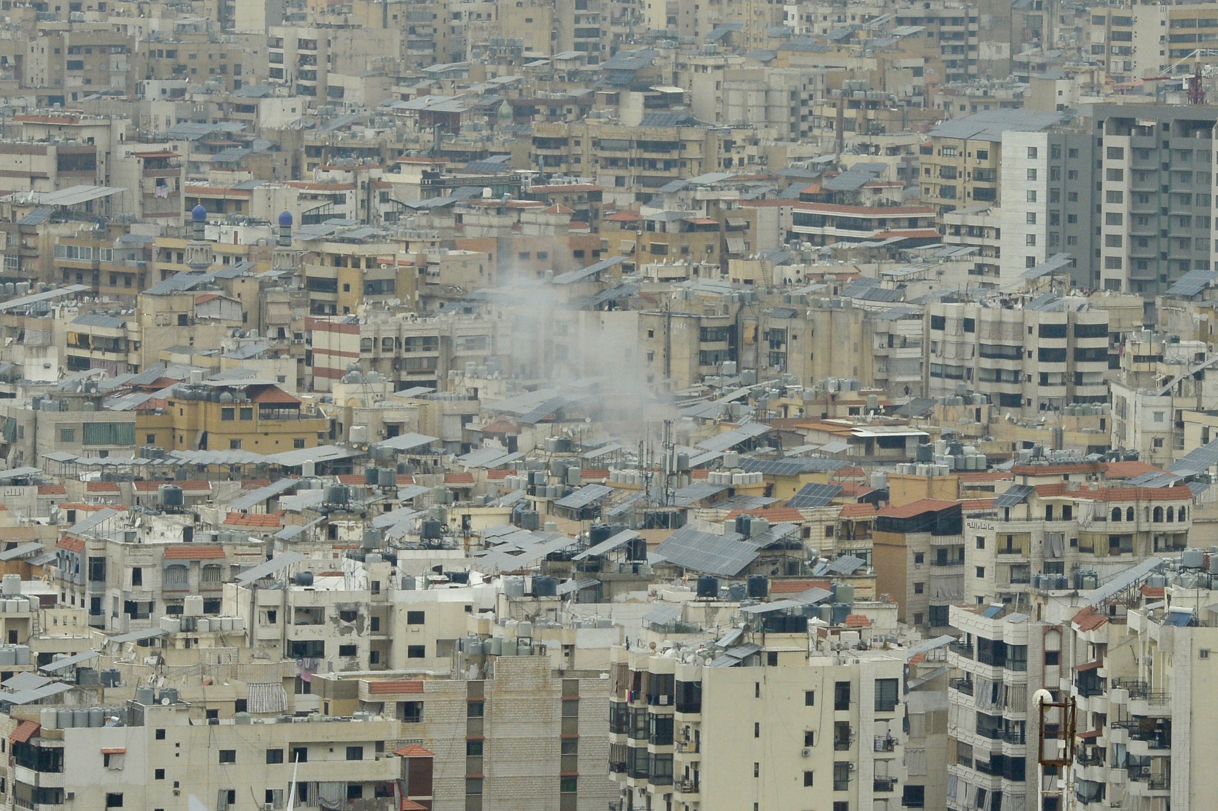 Soykırımcı İsrail'den Lübnan'a hava saldırısı: Bölgeden dumanlar yükseldi