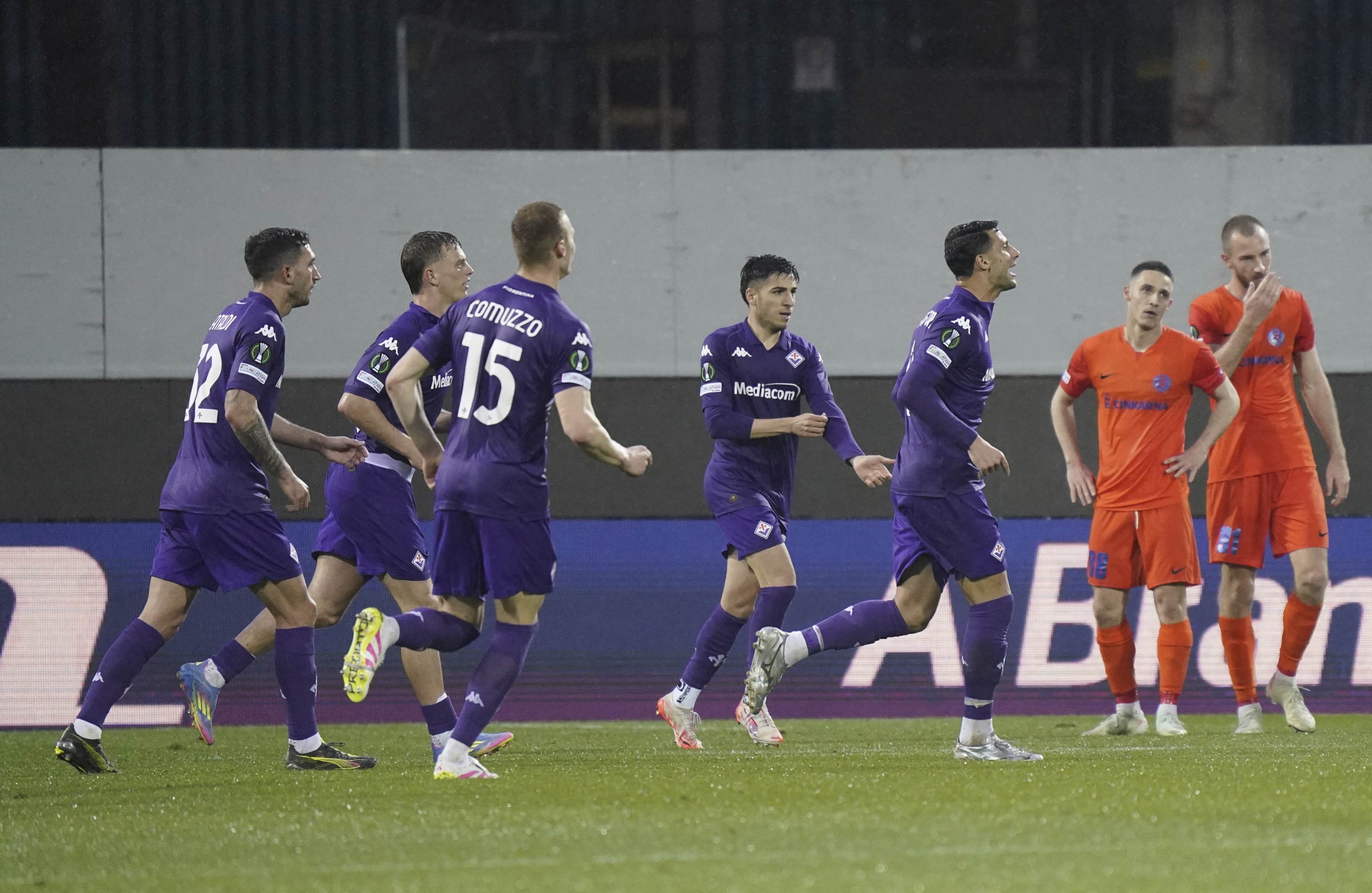 Fiorentina, Albert Riera'nın takımını Konferans Ligi'nin dışına itti