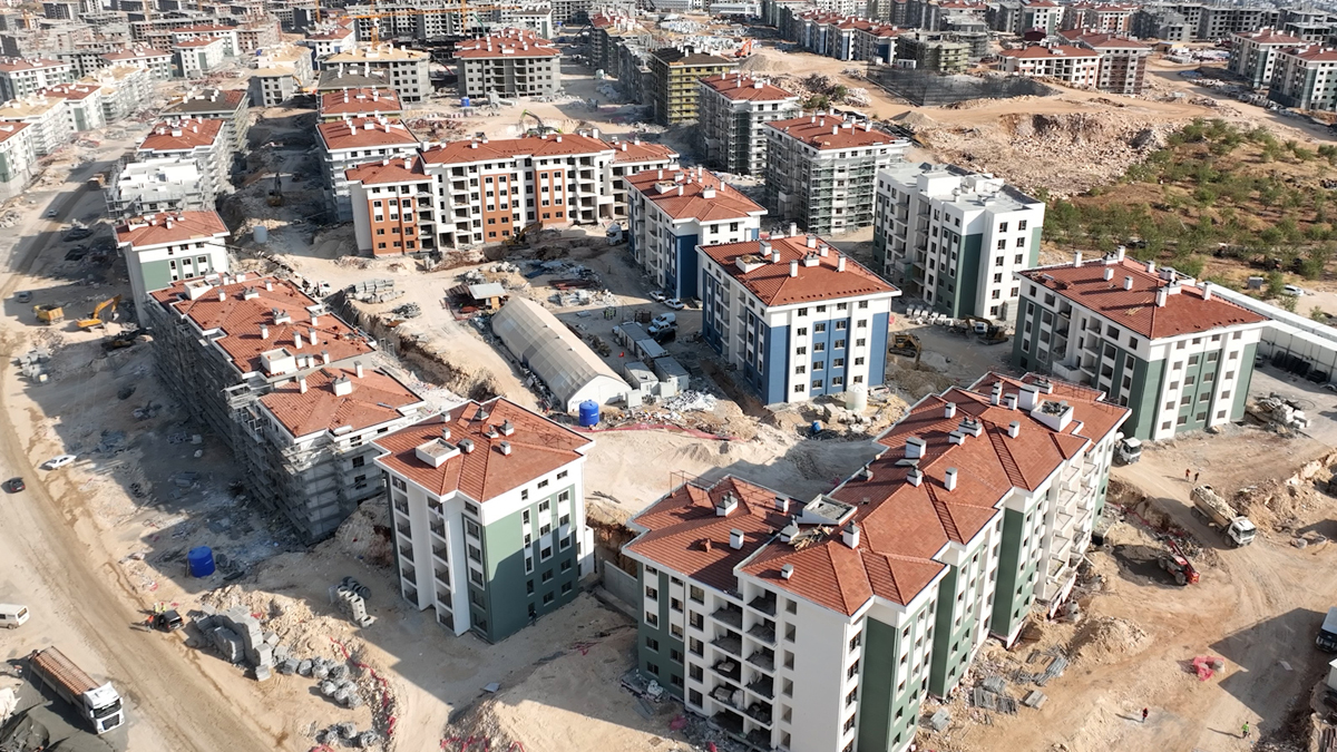 Deprem bölgesinde yaralar sarılıyor! 251 bin konut aynı anda inşa ediliyor