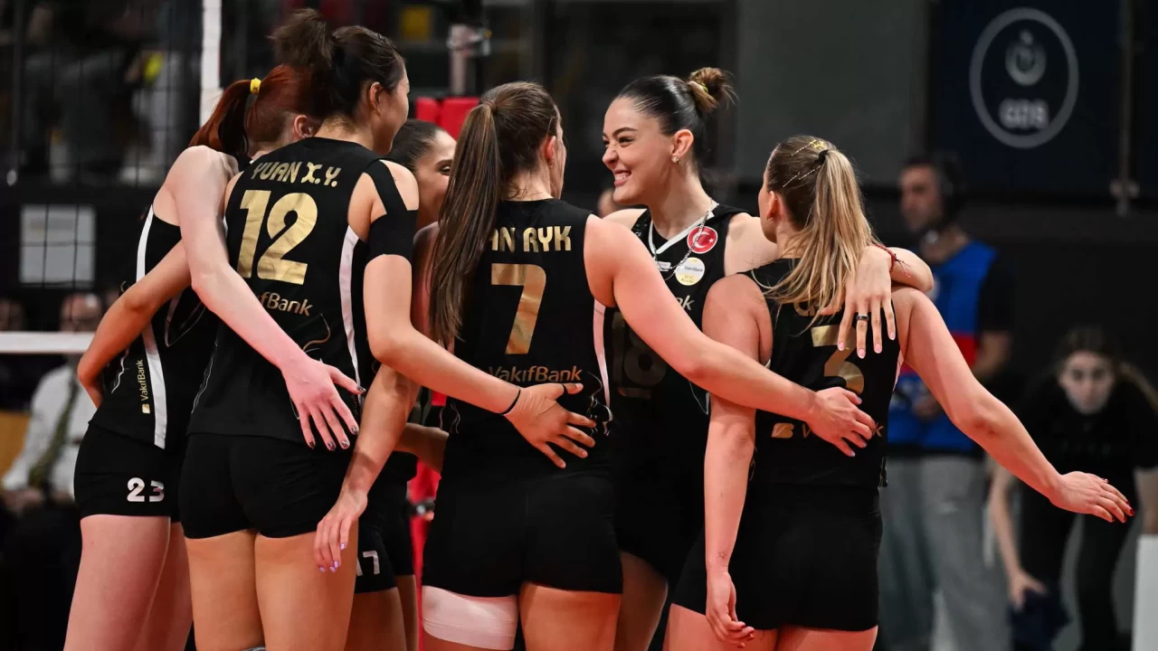 Vakıfbank, final serisinde 2-0 öne geçti