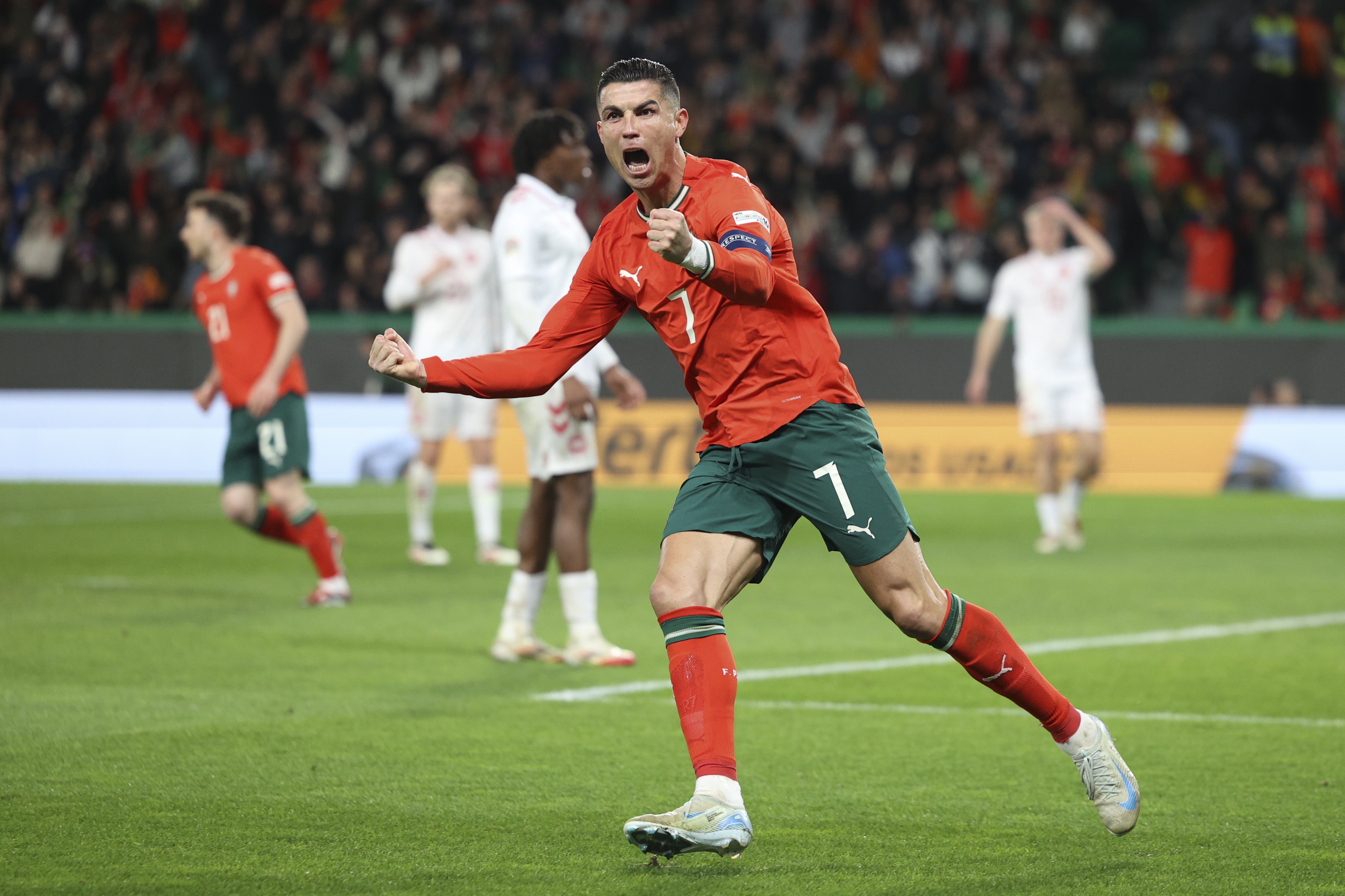 Luis Figo: Ronaldo, 42 yaşında bile gol atar