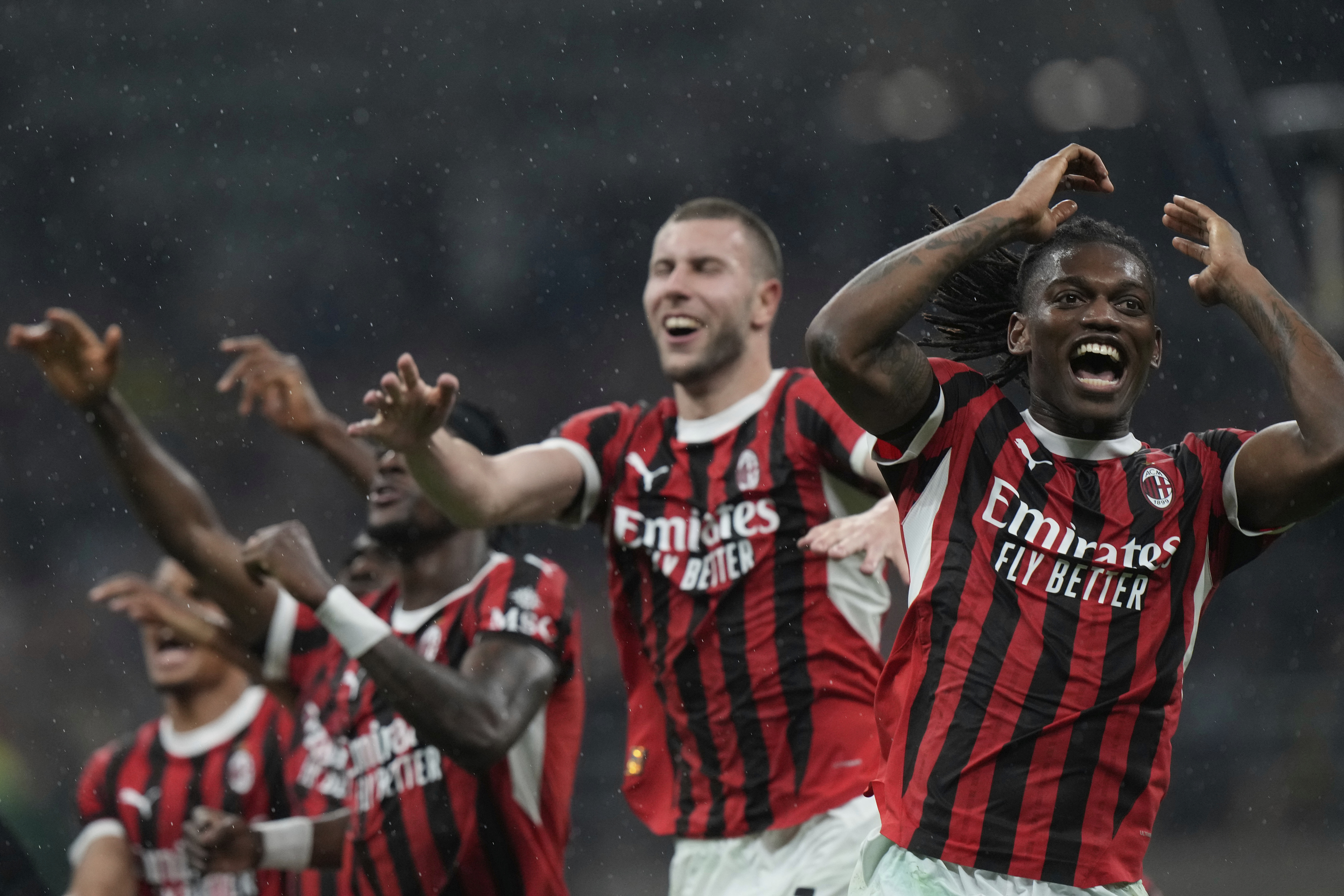 Inter'i 3 golle geçen Milan kupada finale yükseldi