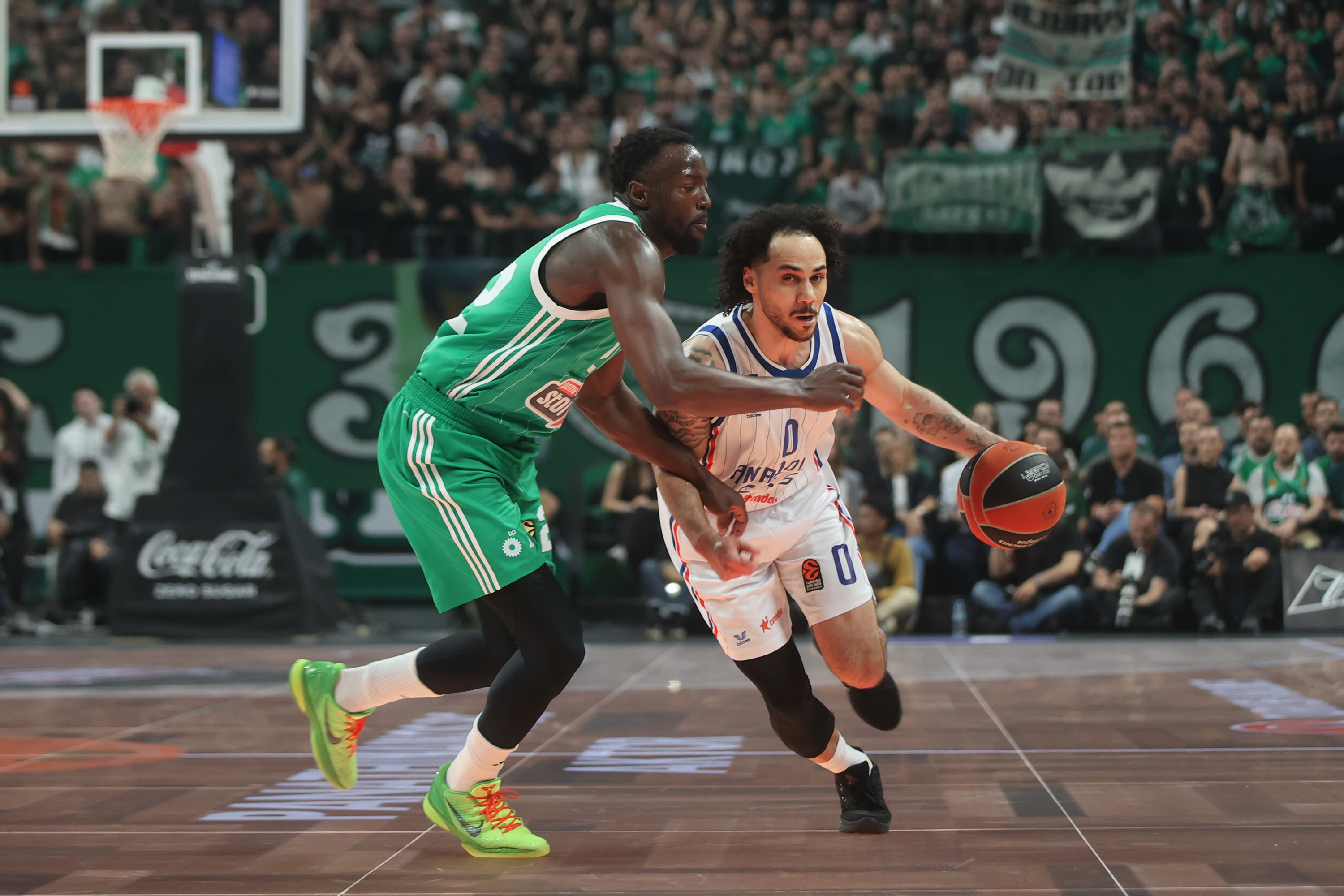 Anadolu Efes, Panathinakos deplasmanında seriyi eşitledi!