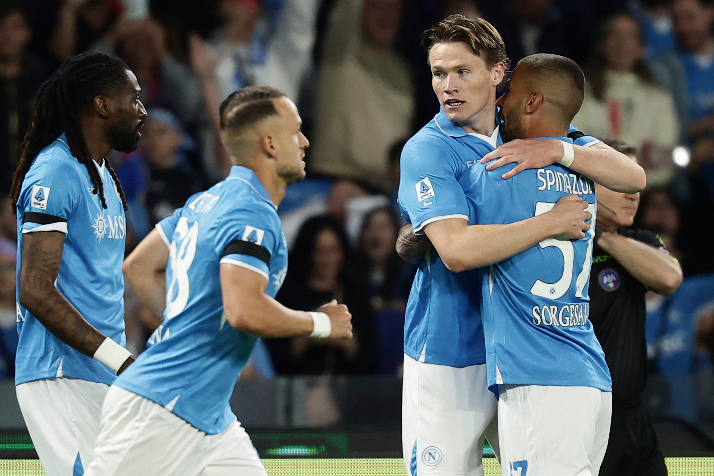 Napoli fırsatı kaçırmadı! Serie A'da zirvenin yeni sahibi oldu