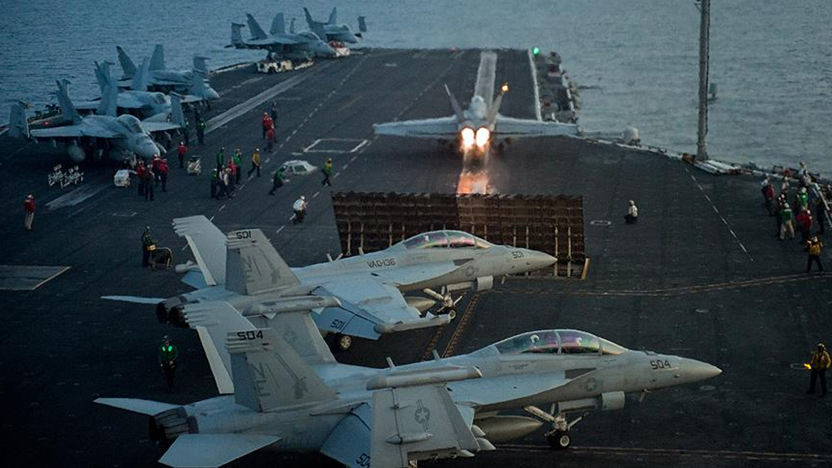 ABD'nin USS Carl Vinson uçak gemisi Husilerin hedefinde