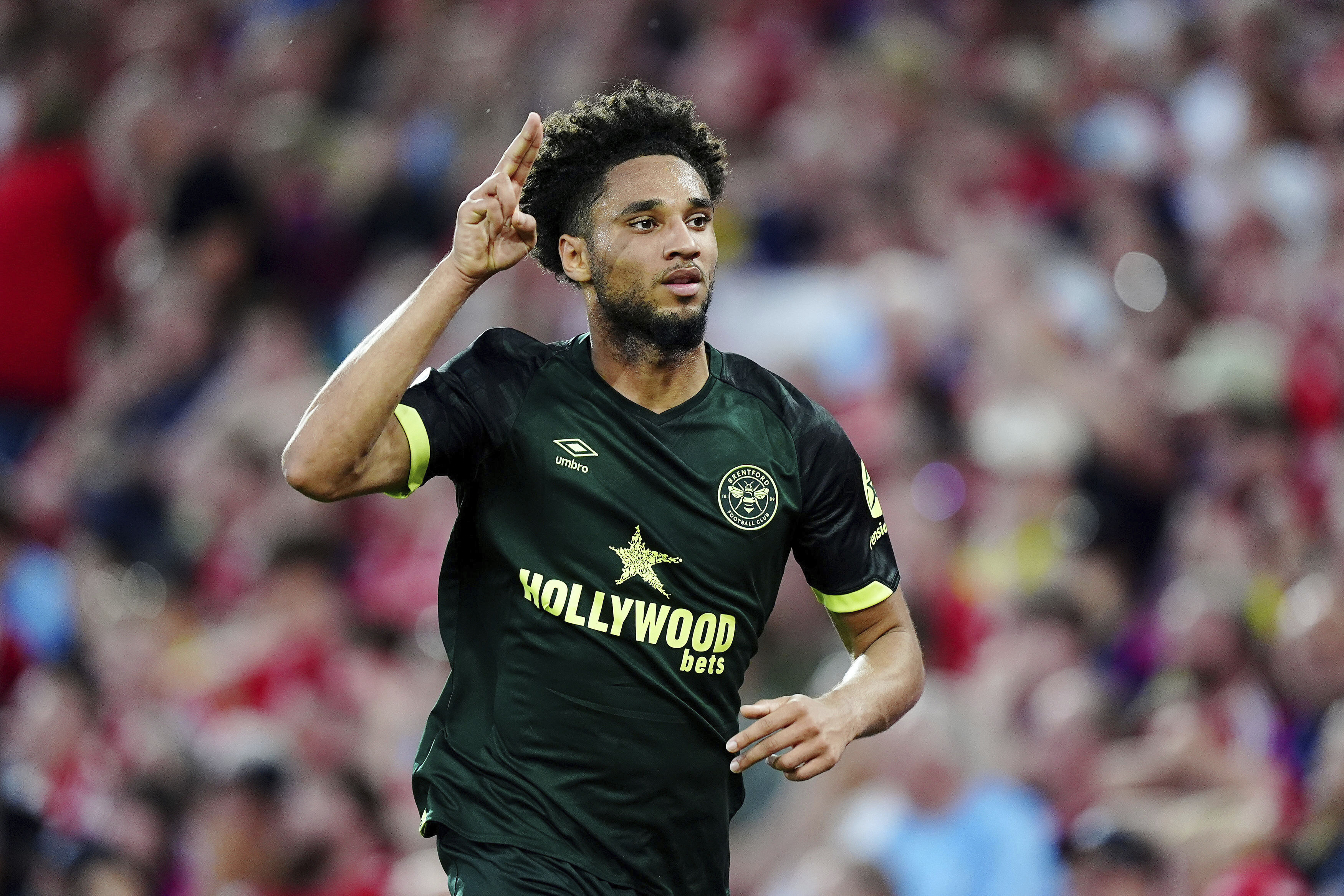 Brentford, Nottingham Forest'ı 2 golle geçti