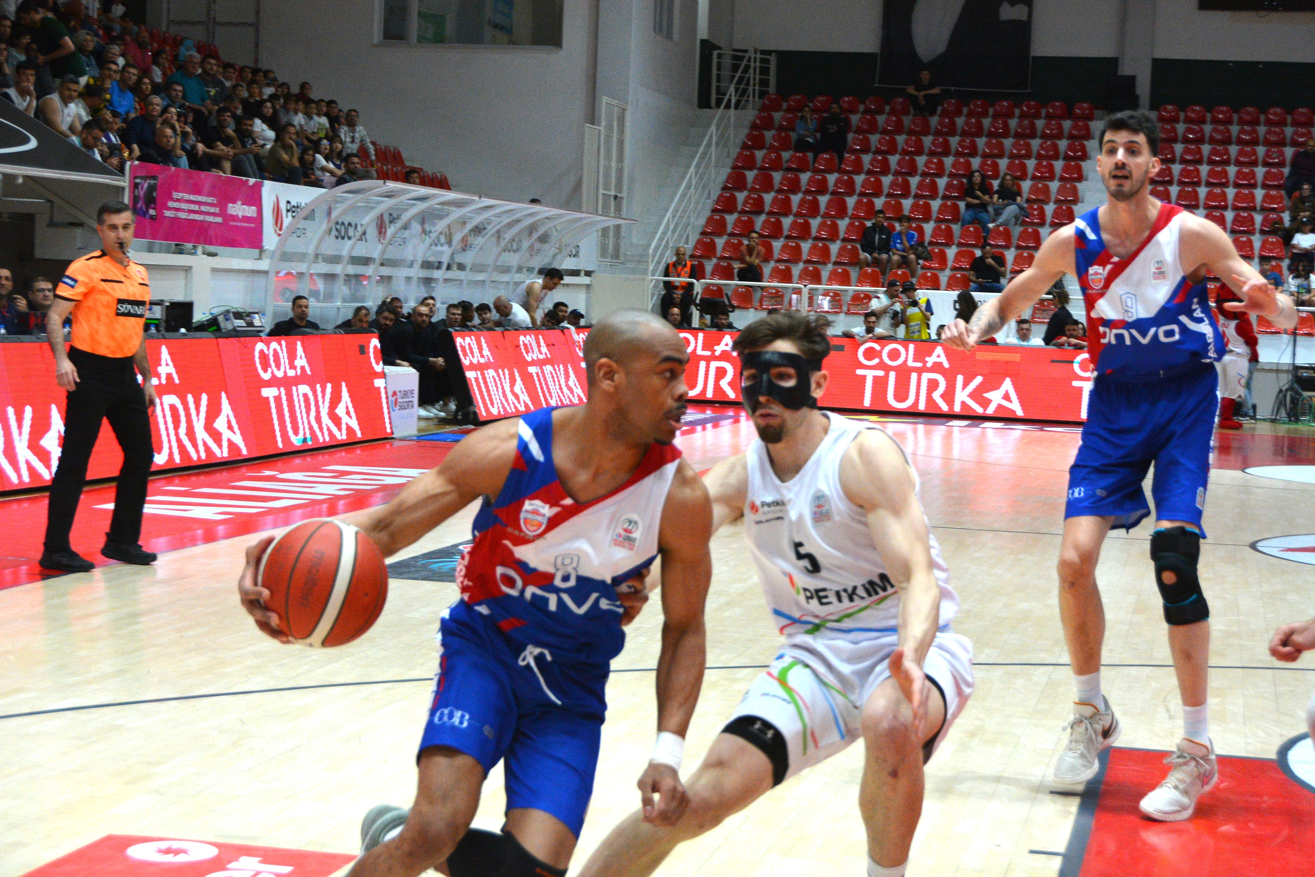 Aliağa Petkimspor son çeyrekte kazandı