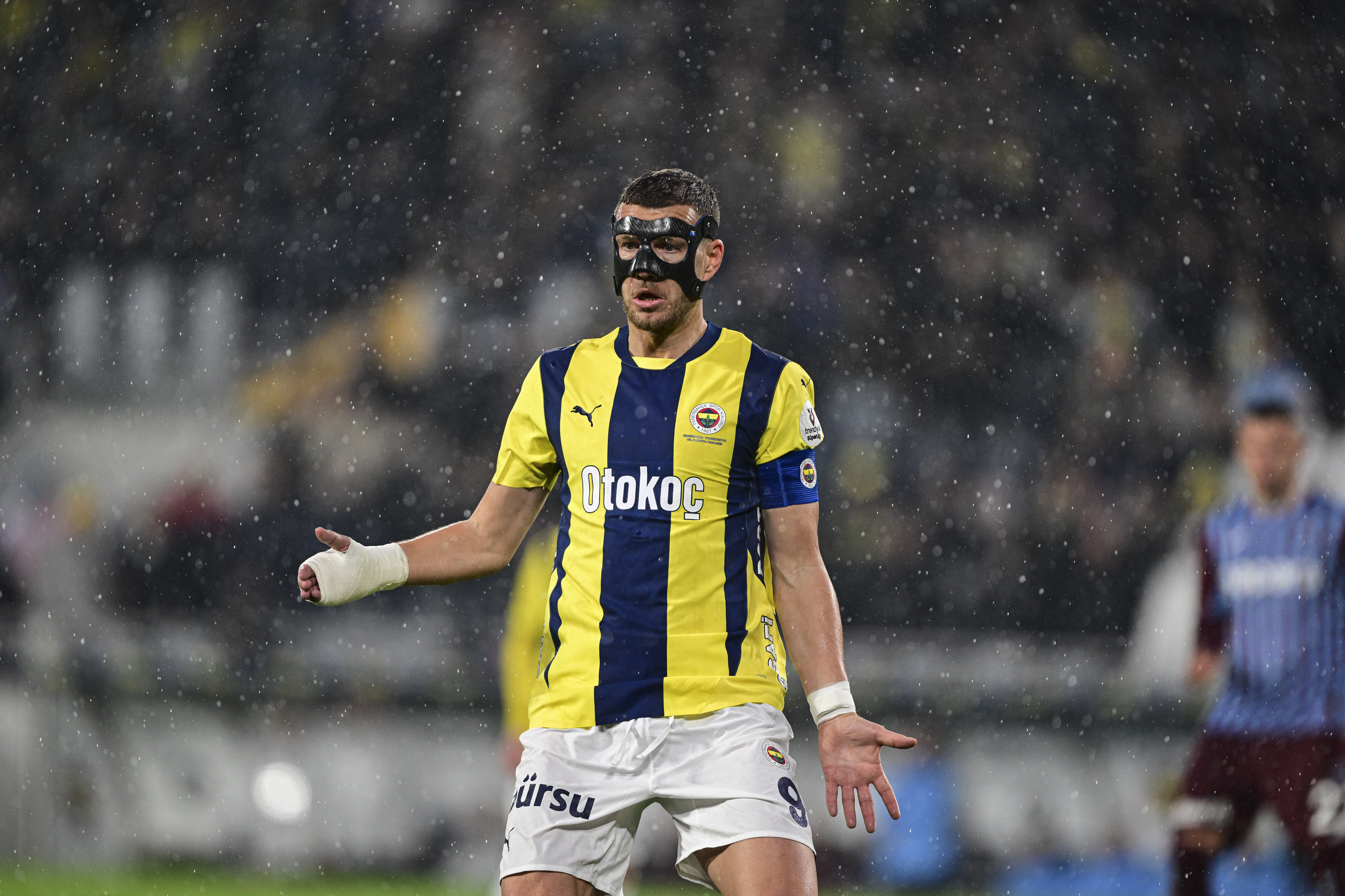 Edin Dzeko'dan dikkat çeken paylaşım! Herkesin kafasını karıştırdı