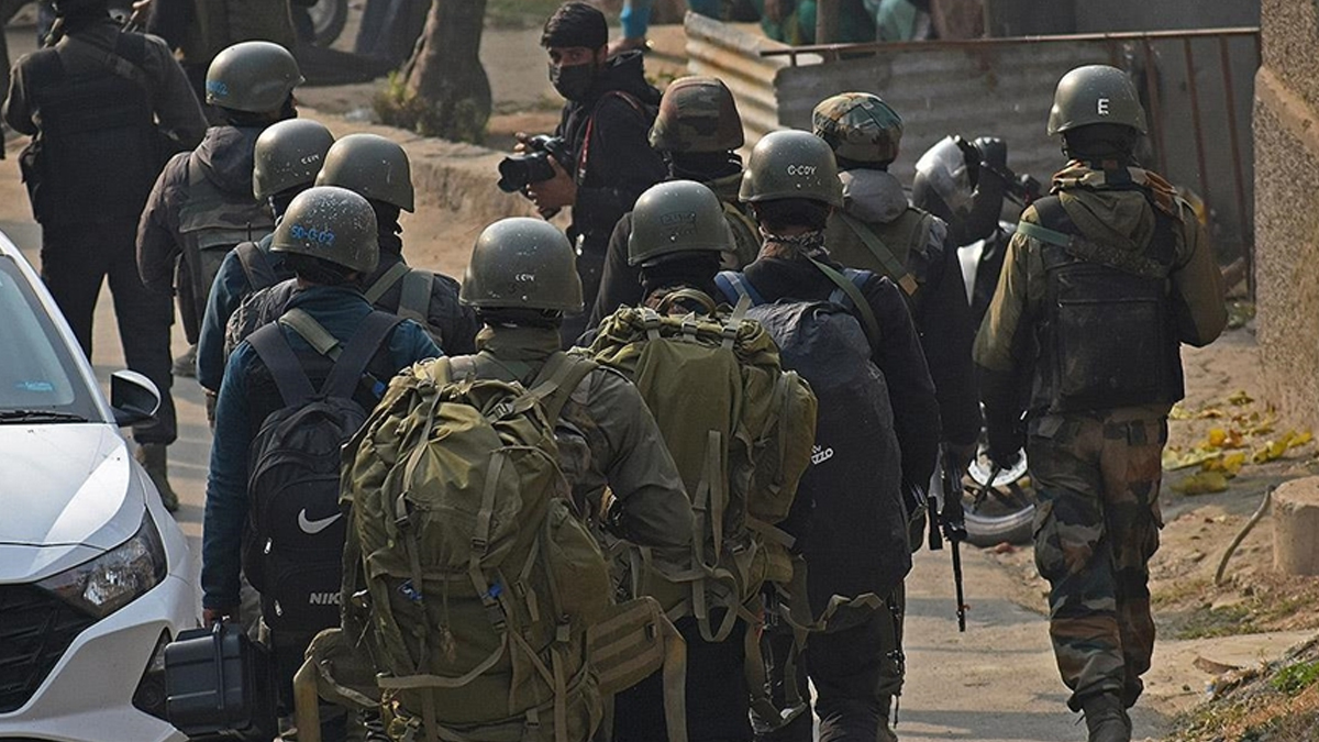 Pakistan askeri sözcüsü: Hindistan ülkemize 3 bölgeden saldırı düzenledi