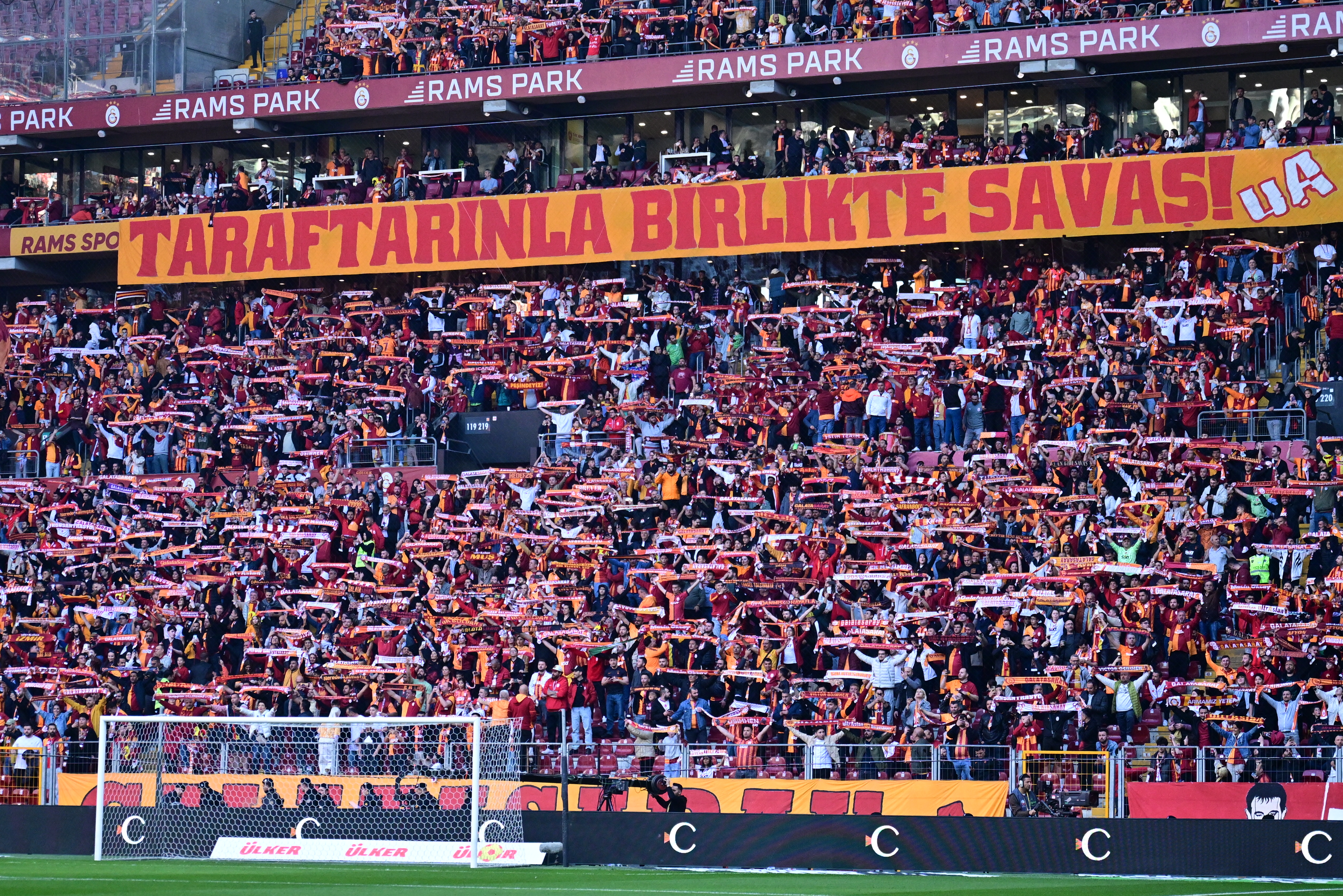 Galatasaray'da gelecek sezonun kombine kartlarının satışı başlıyo
