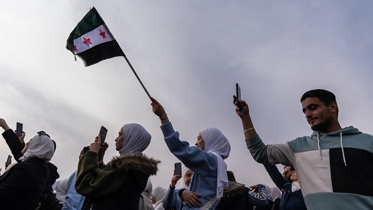 Katar'dan Suriye'de memur yardımı! Maaşların bir kısmı ödenecek