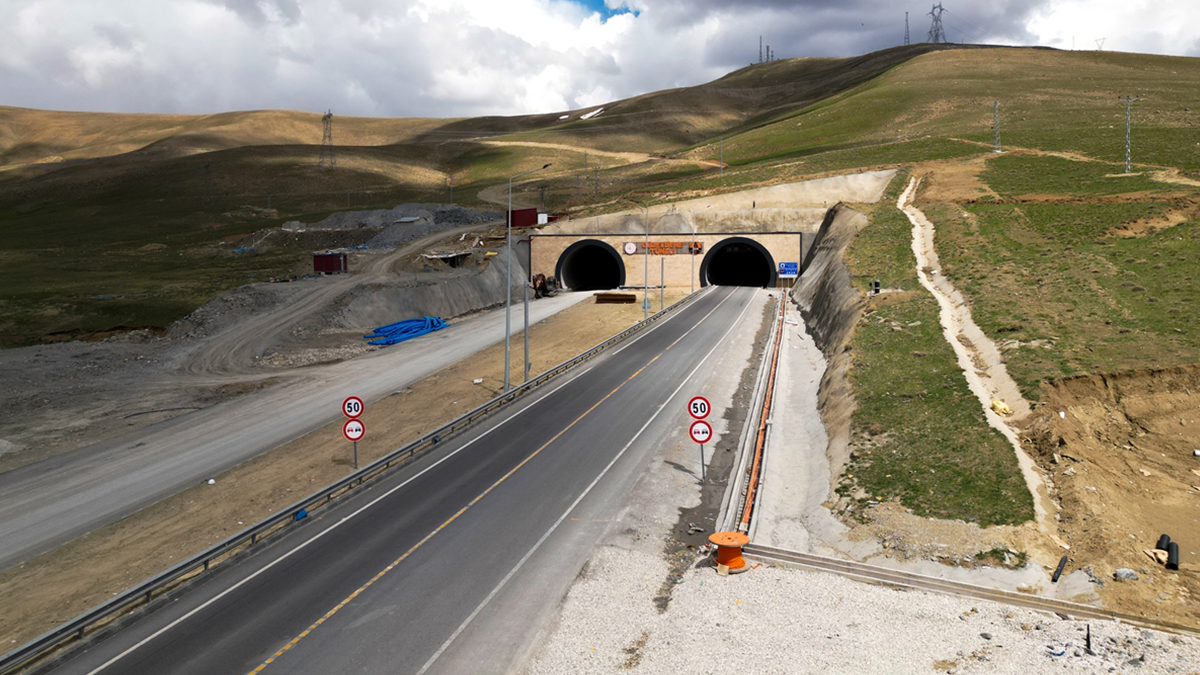 Şoförlerin çilesi son buldu: 1 saatlik yol 5 dakikaya düştü