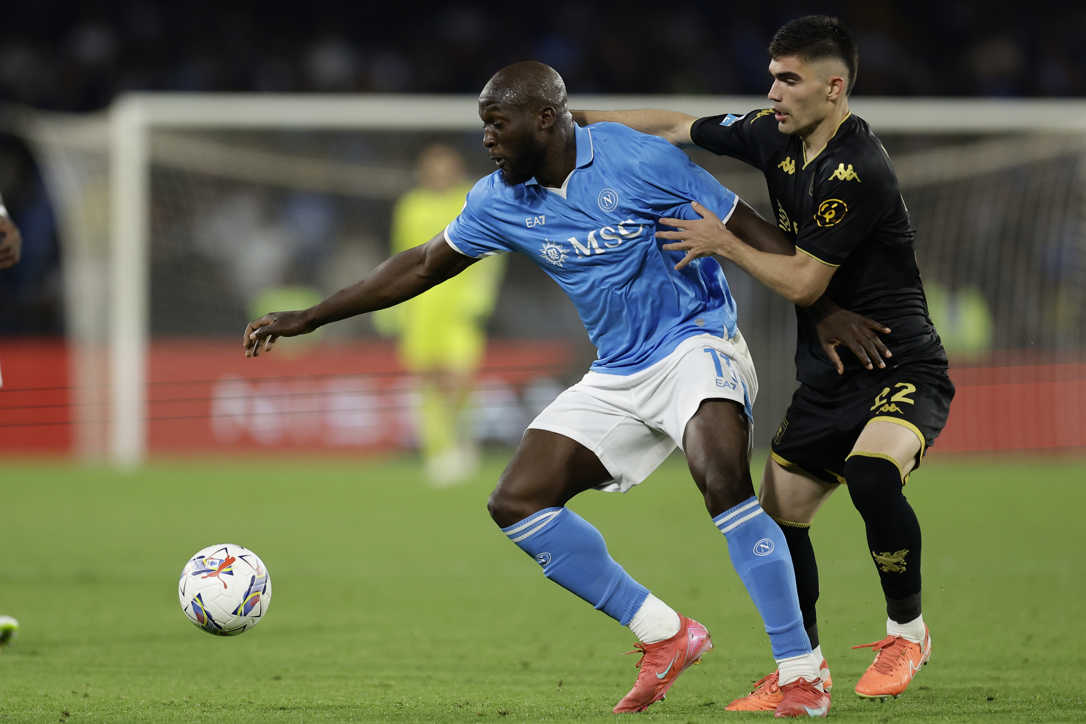 Napoli evinde 2 puan bıraktı