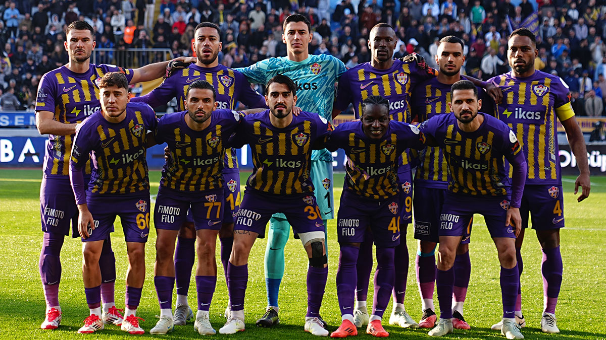 İmzalar atıldı! Eyüpspor, Berke Özer ve Claro'nun sözleşmesini uzattı