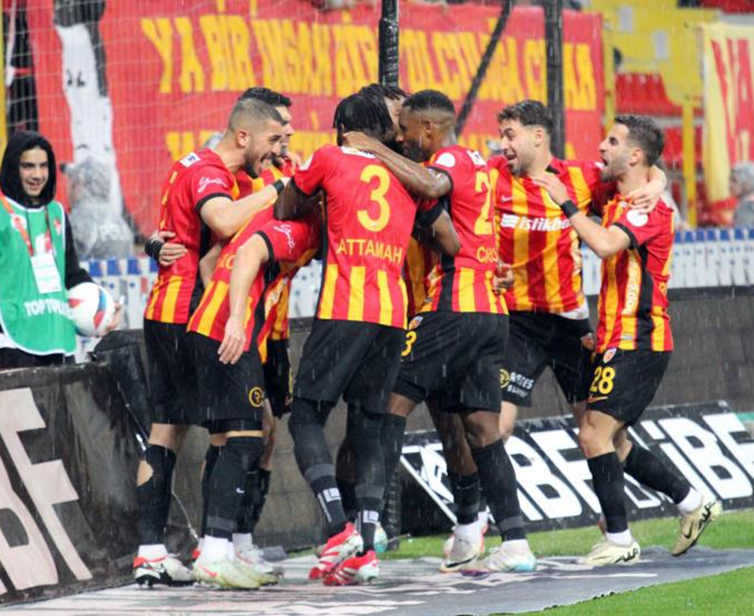 Kayserispor ligde kalmayı garantiledi