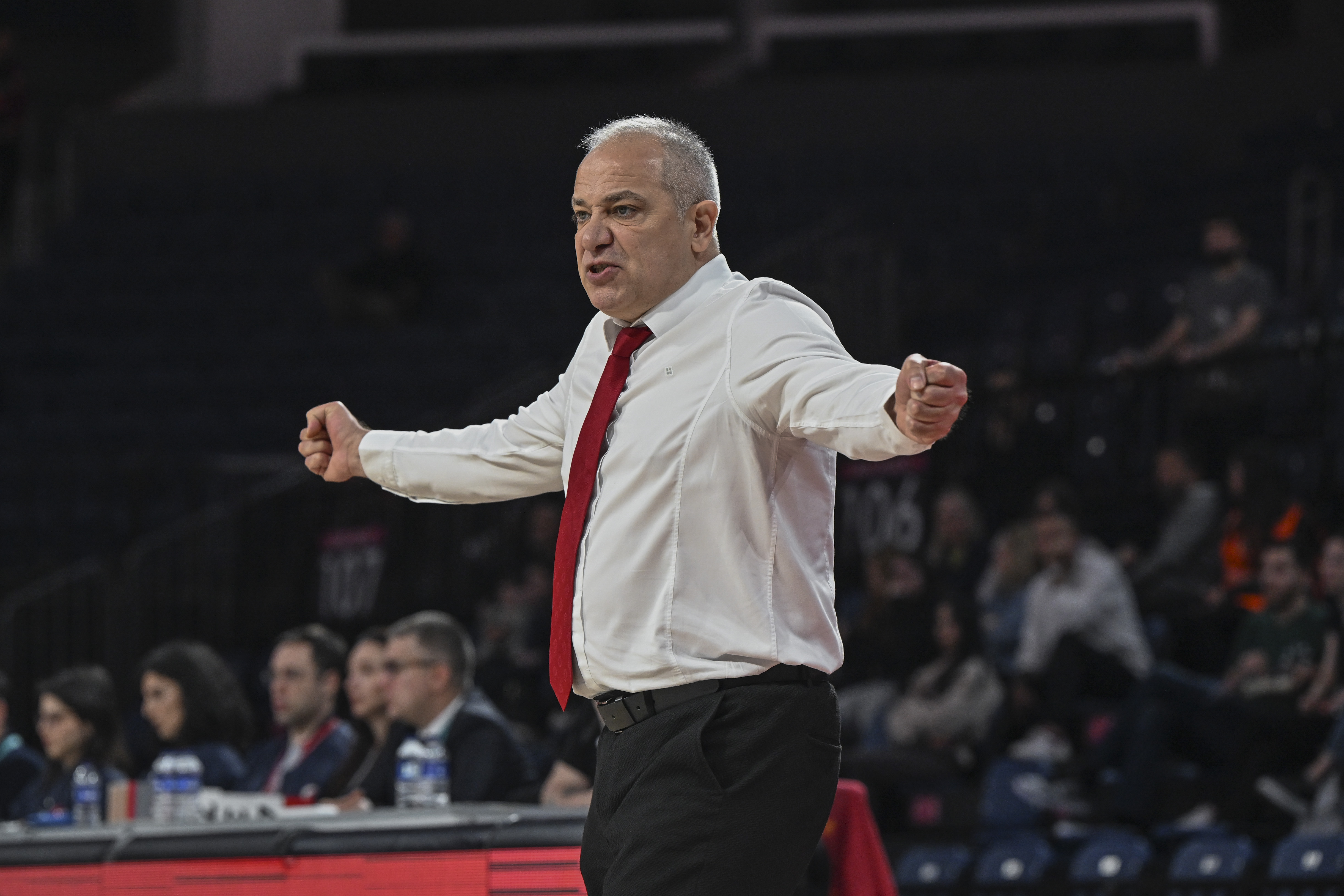 A Milli Kadın Basketbol Takımı Başantrenörü Ekrem Memnun ameliyat oldu