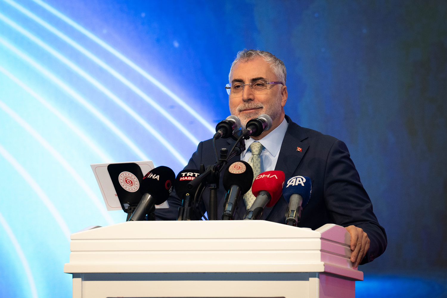 Bakan Işıkhan: Metal sektörü, ihracatımızın yüzde 40'ını tek başına gerçekleştiriyor