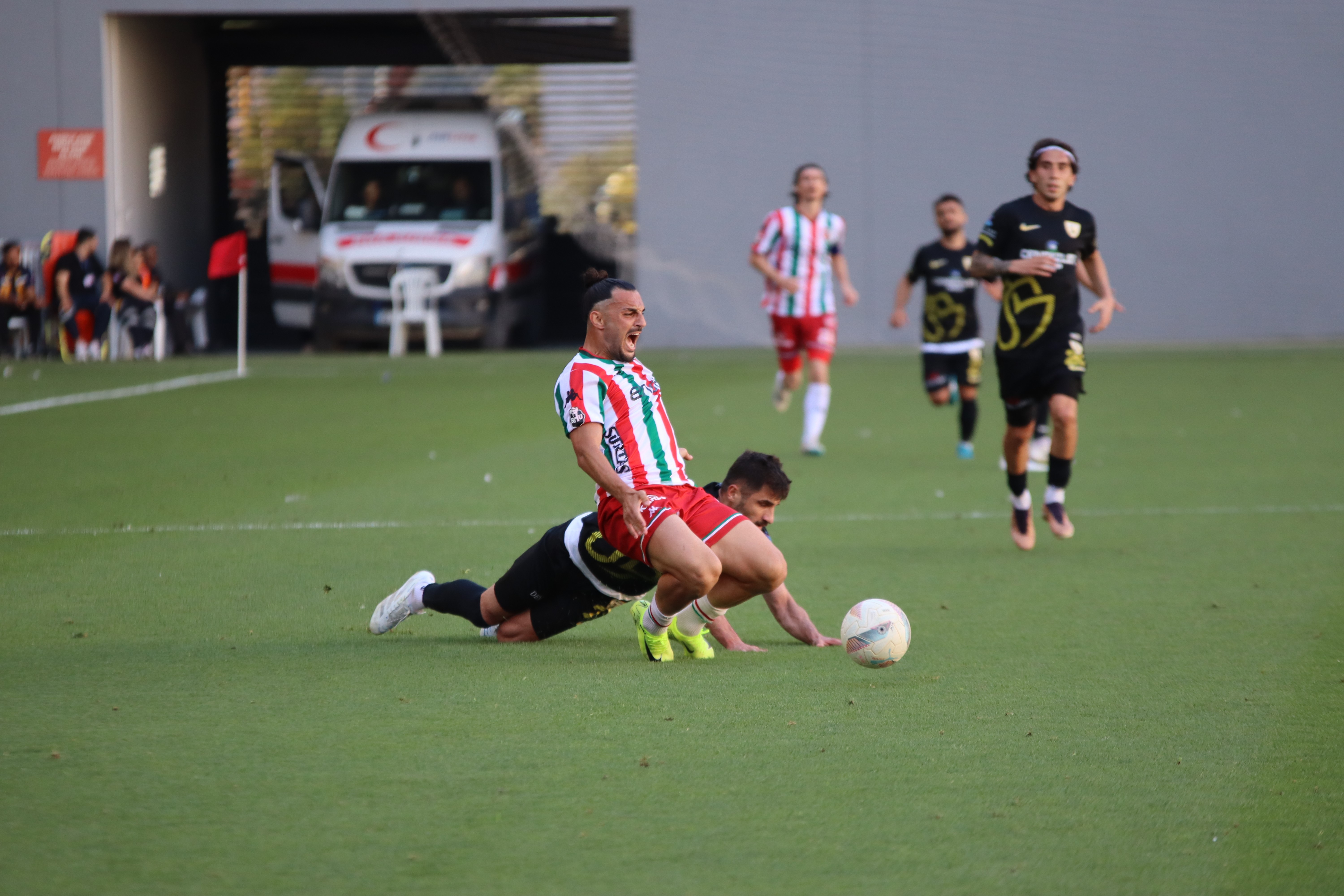Karşıyaka evinde kaybetti ve play-off'a veda etti