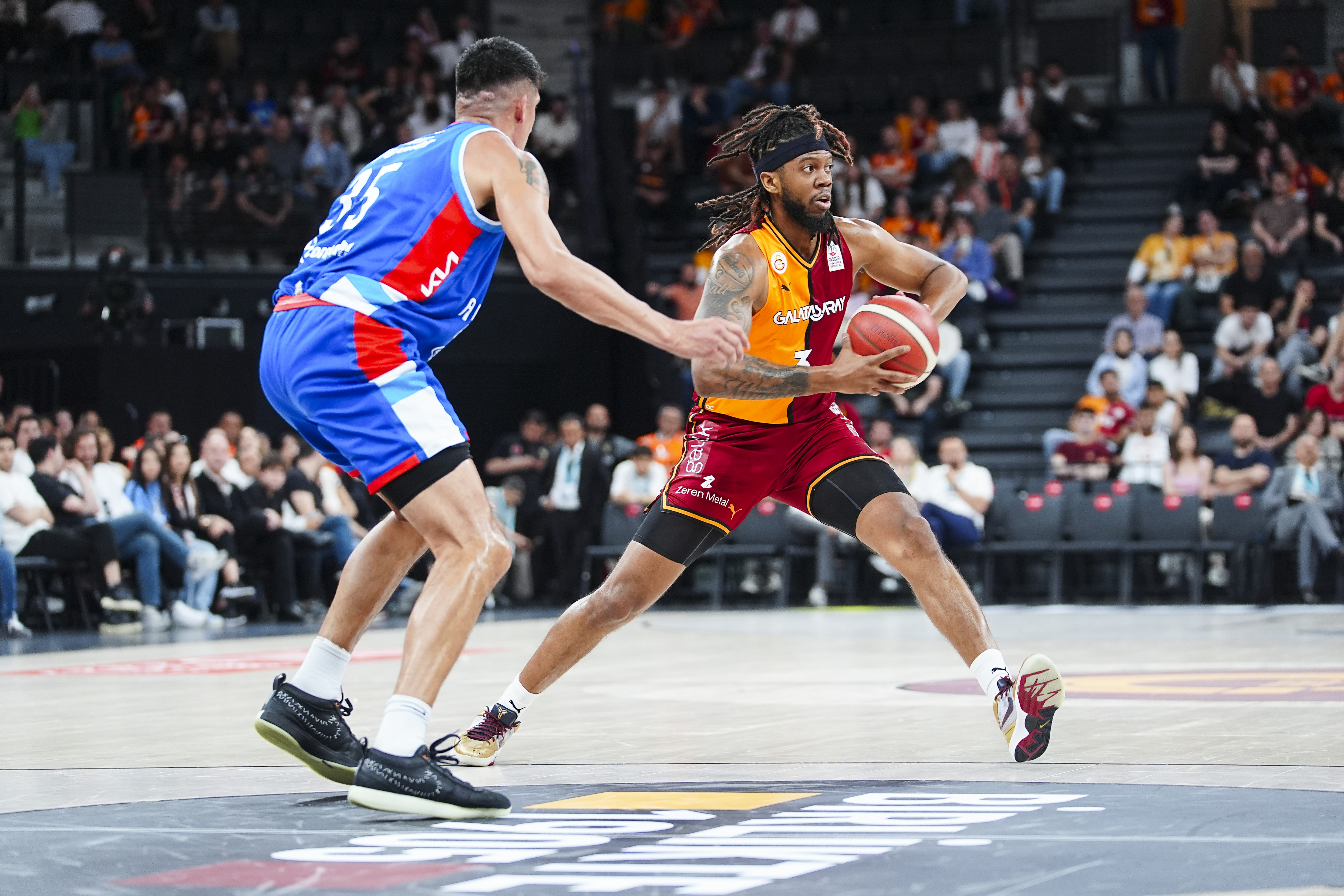 Anadolu Efes, Galatasaray'ı farklı geçti