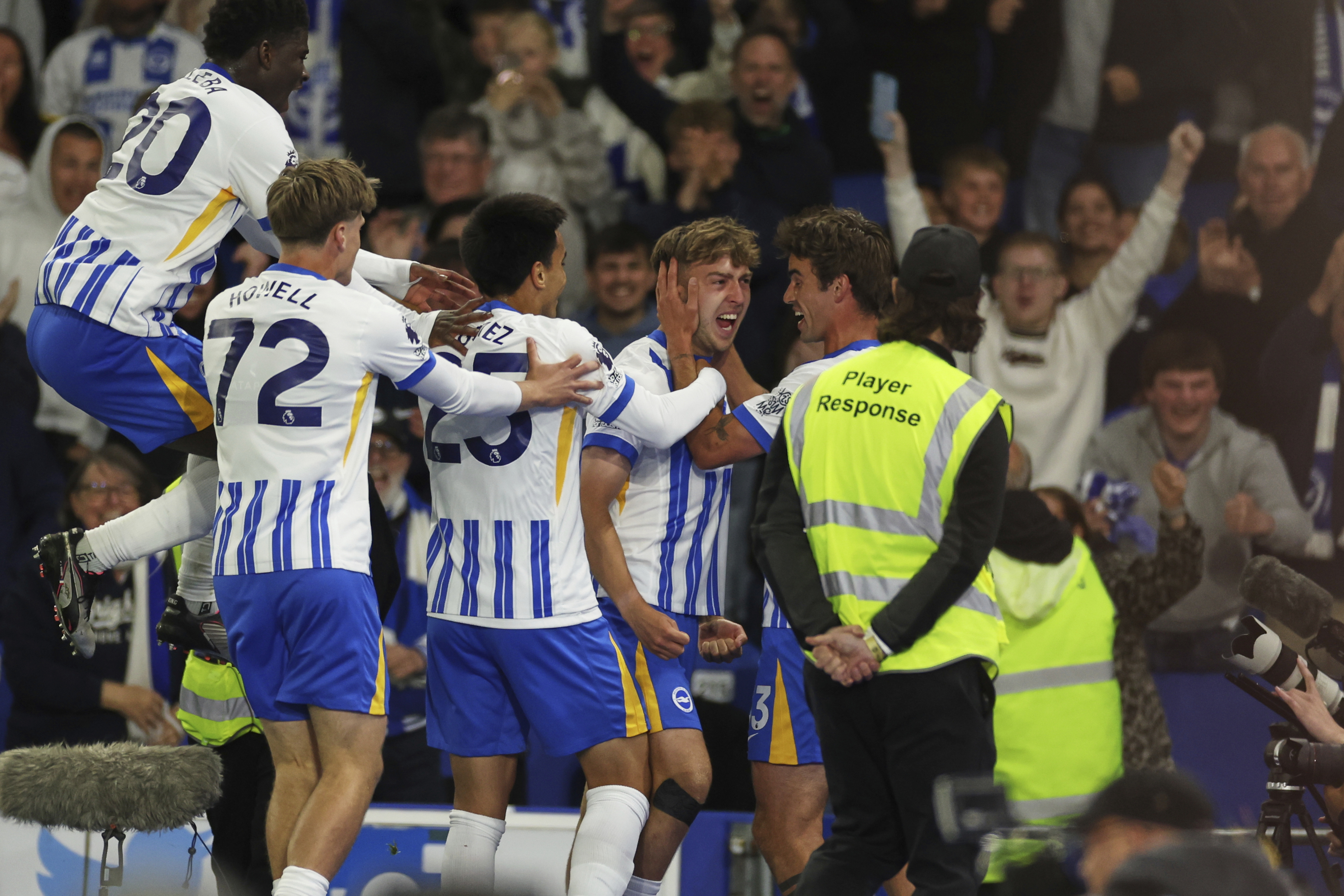 Brighton, sahasında Liverpool'u 3 golle geçti