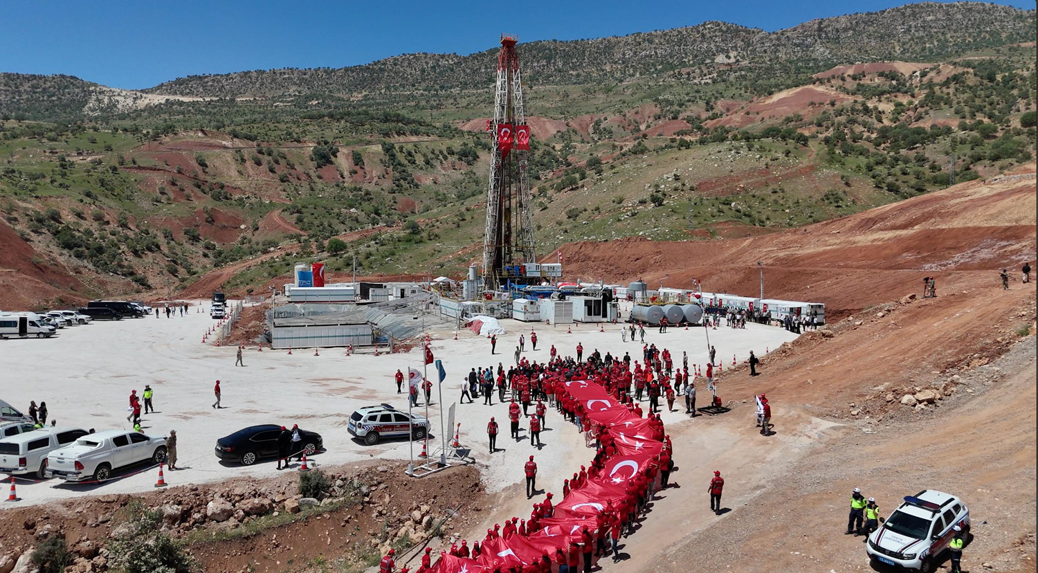 6.1 milyar varillik petrol heyecanı! Bakan Bayraktar: Müthiş bir şey