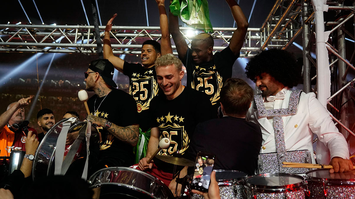 Avrupa'da ikinci Türkiye'de birinci! Galatasaray devleri geride bıraktı