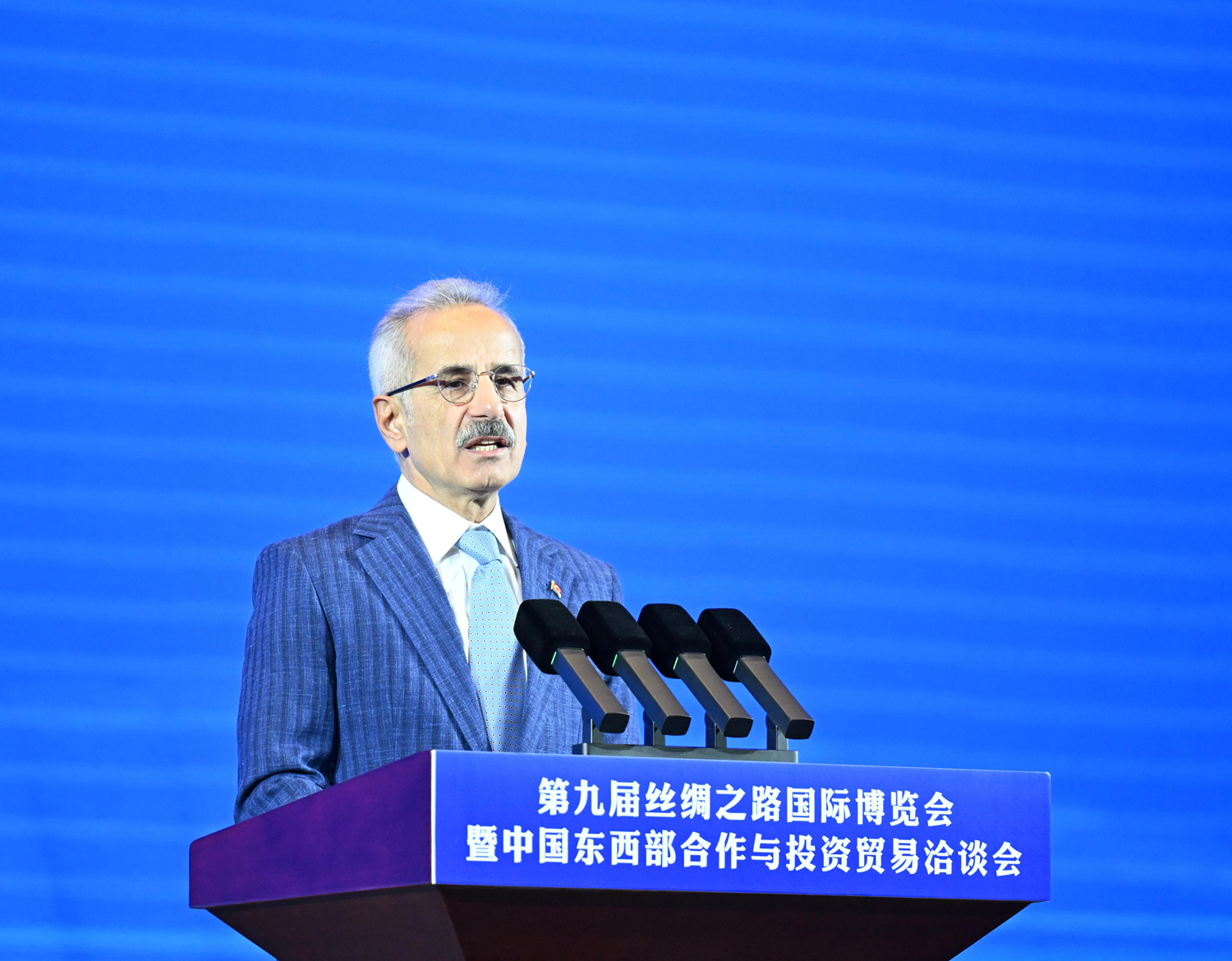 Bakan Uraloğlu: Türkiye, Kuşak ve Yol Girişimi'ni kazan-kazan ilkesi çerçevesinde desteklemeye devam edecektir