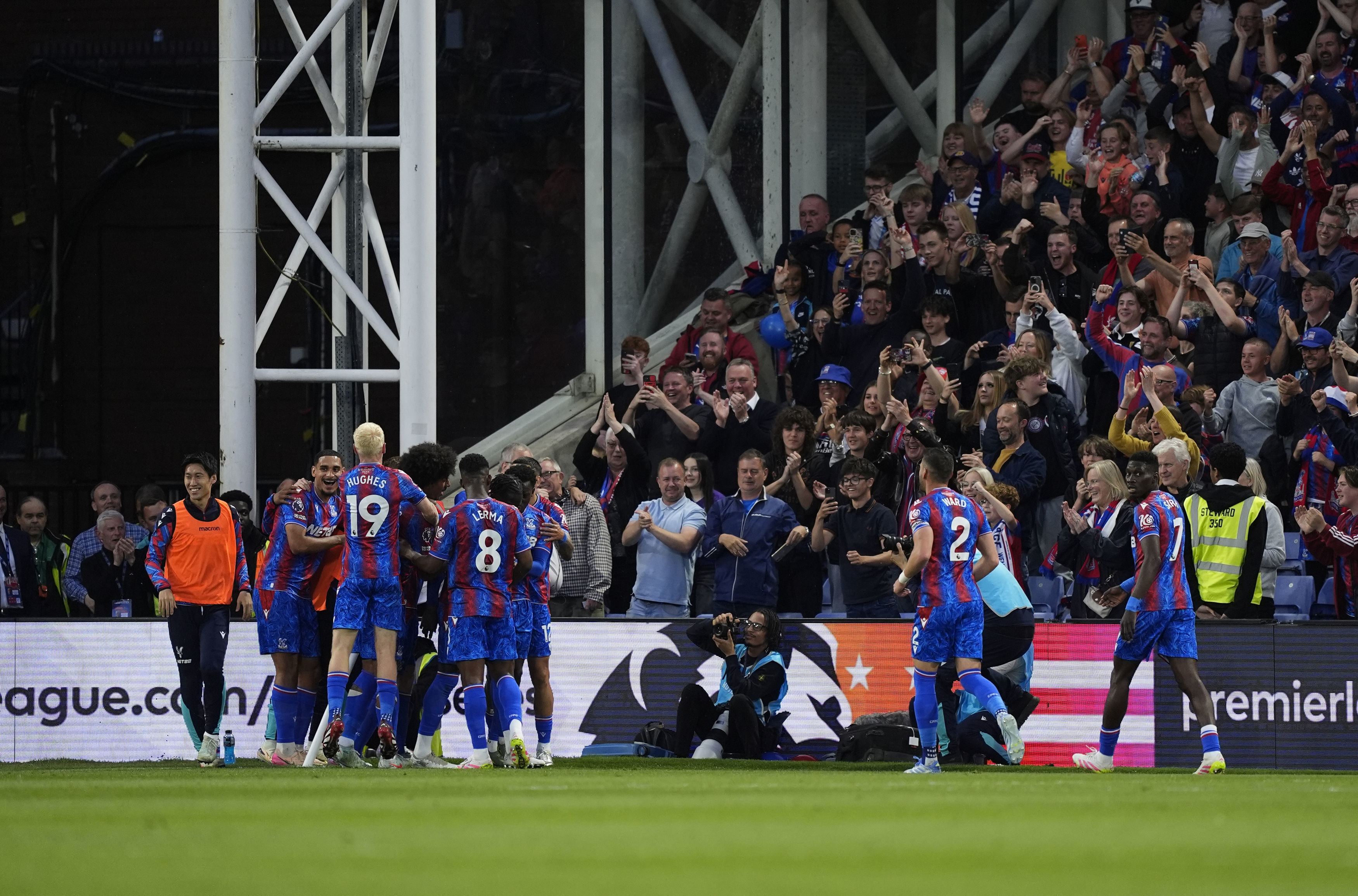 Crystal Palace evinde dört köşe
