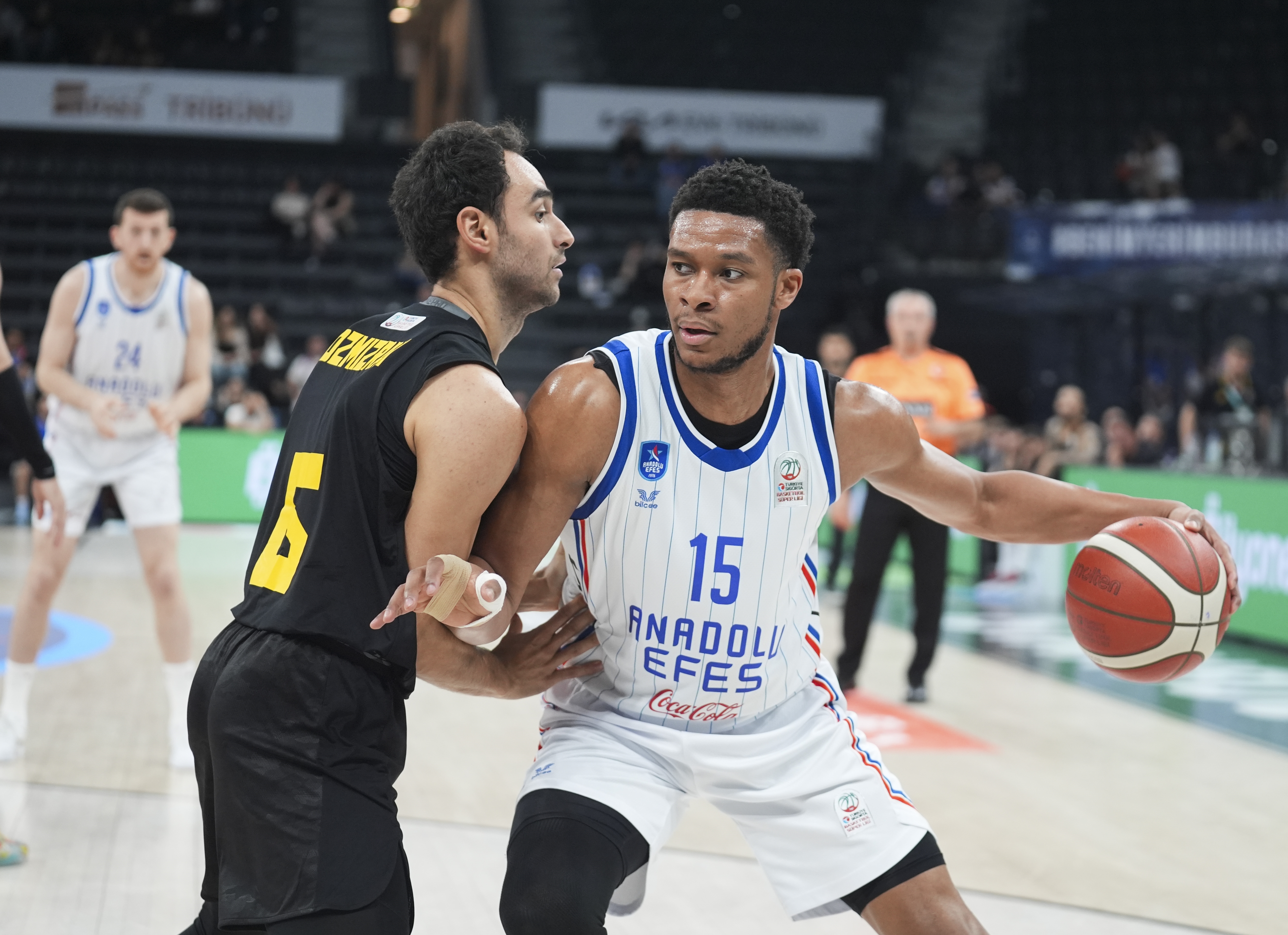 Anadolu Efes seriye galibiyetle başladı