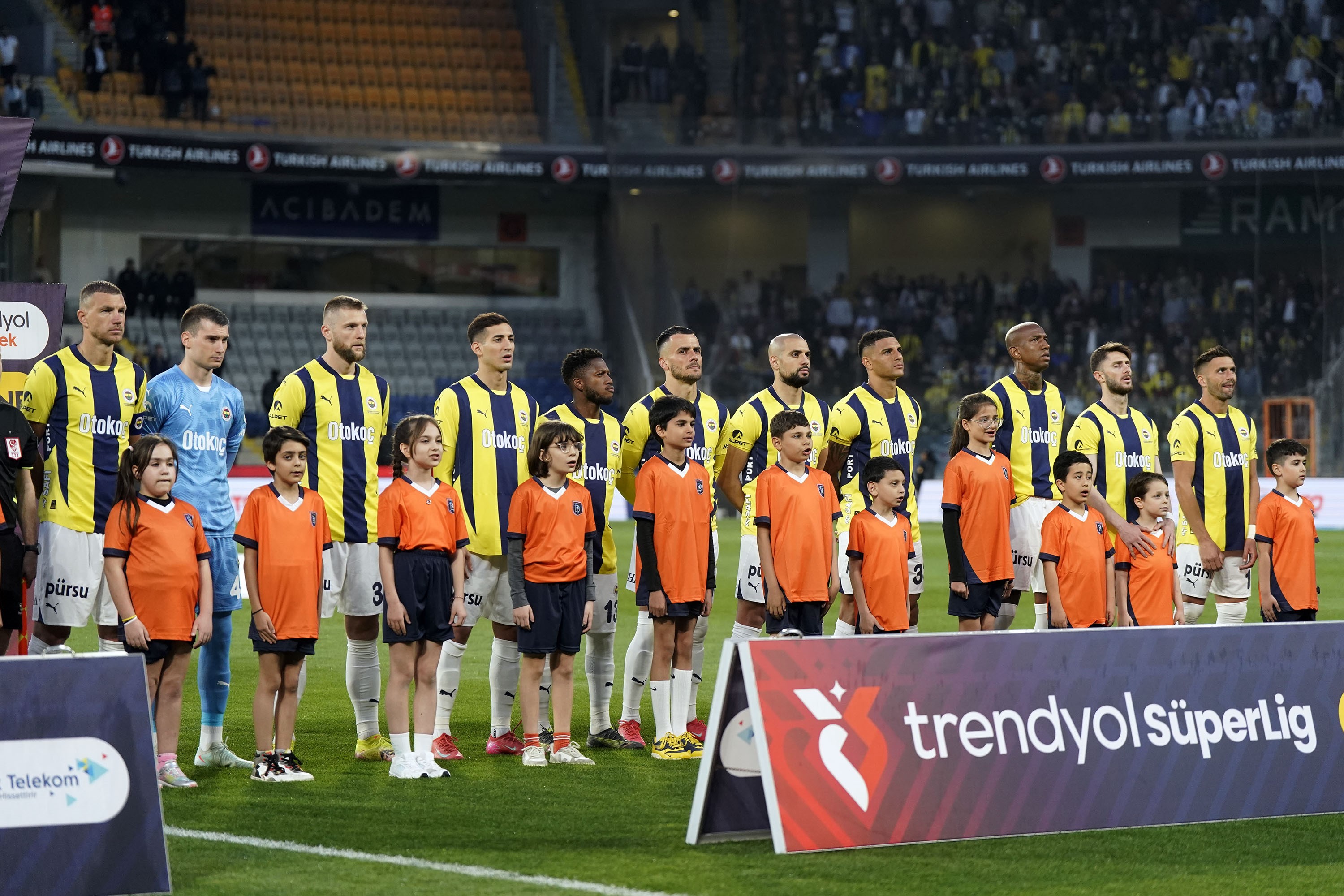Edin Dzeko resmen açıkladı! Fenerbahçe ile yollarını ayırdı
