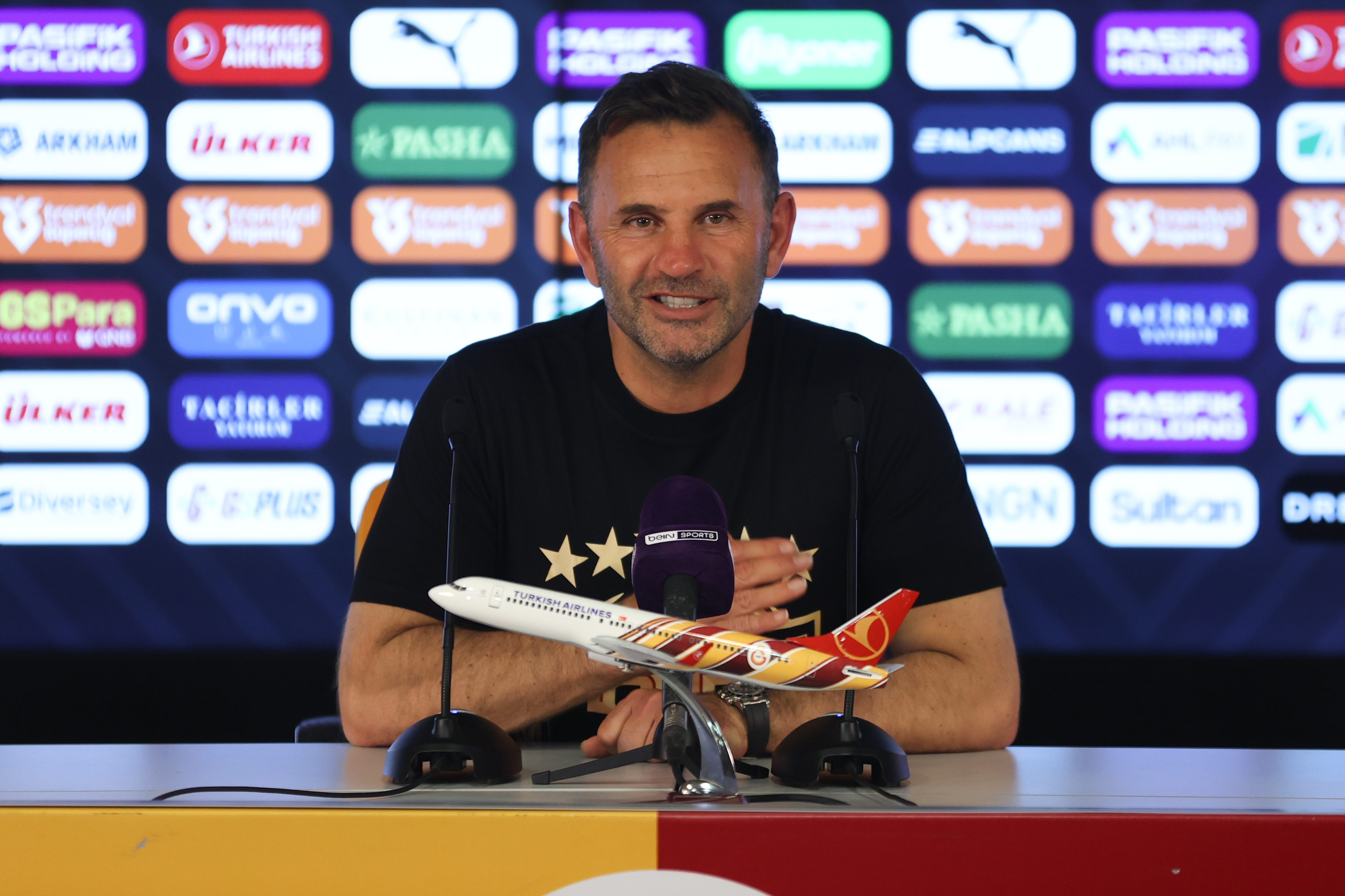 Okan Buruk: Muslera ve Mertens'i çok arayacağız