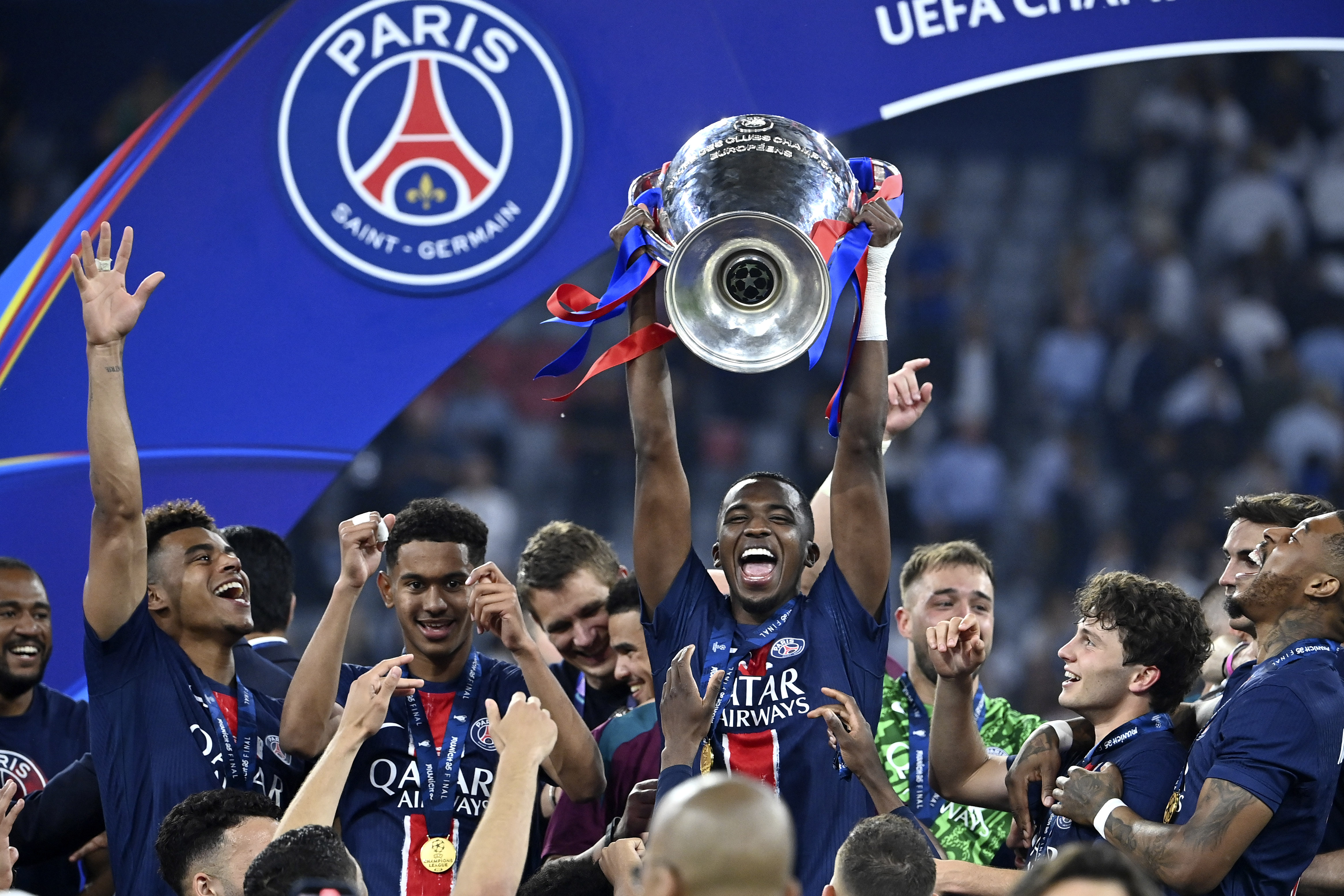 PSG'nin tarihi zaferi Avrupa'nın manşetlerinde