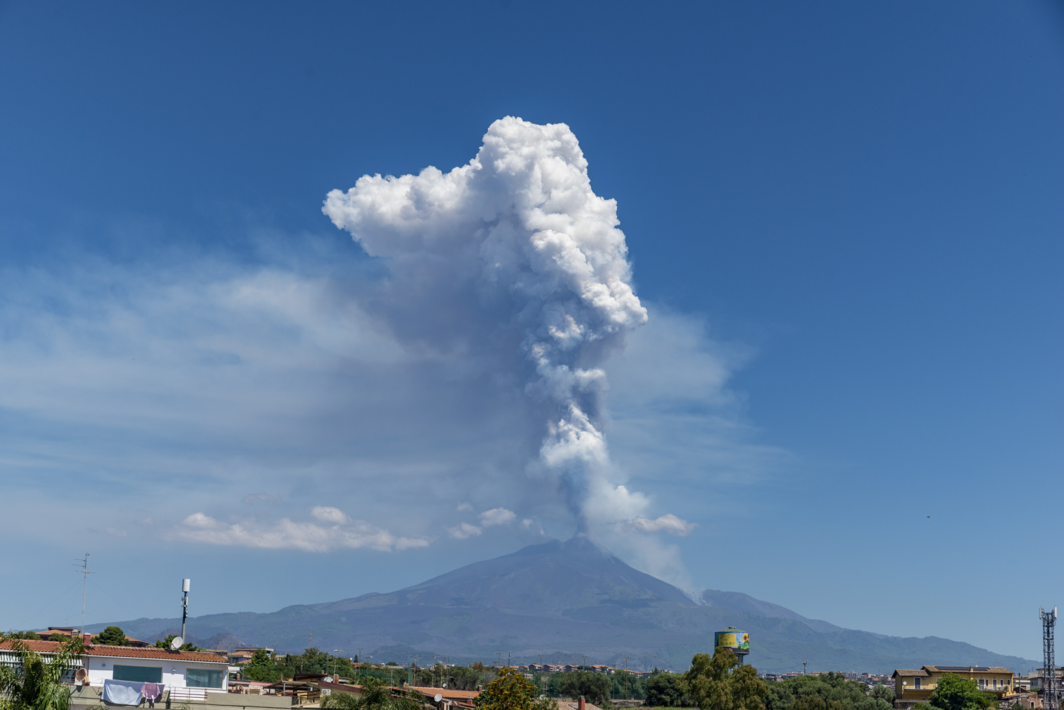 Etna Yanardağı'nda patlama