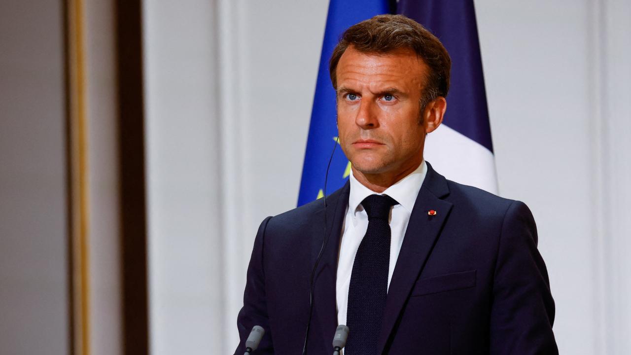 Fransa'da skandal! Macron'un balmumu heykeli çalındı