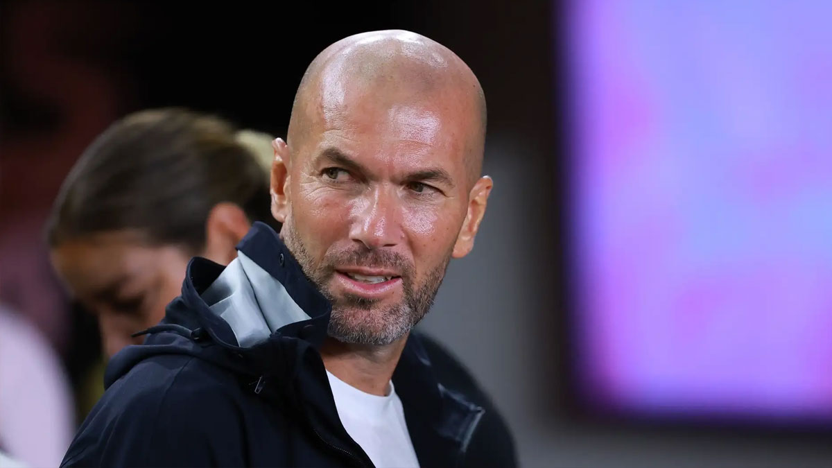 Zinedine Zidane dev teklifi elinin tersiyle itti