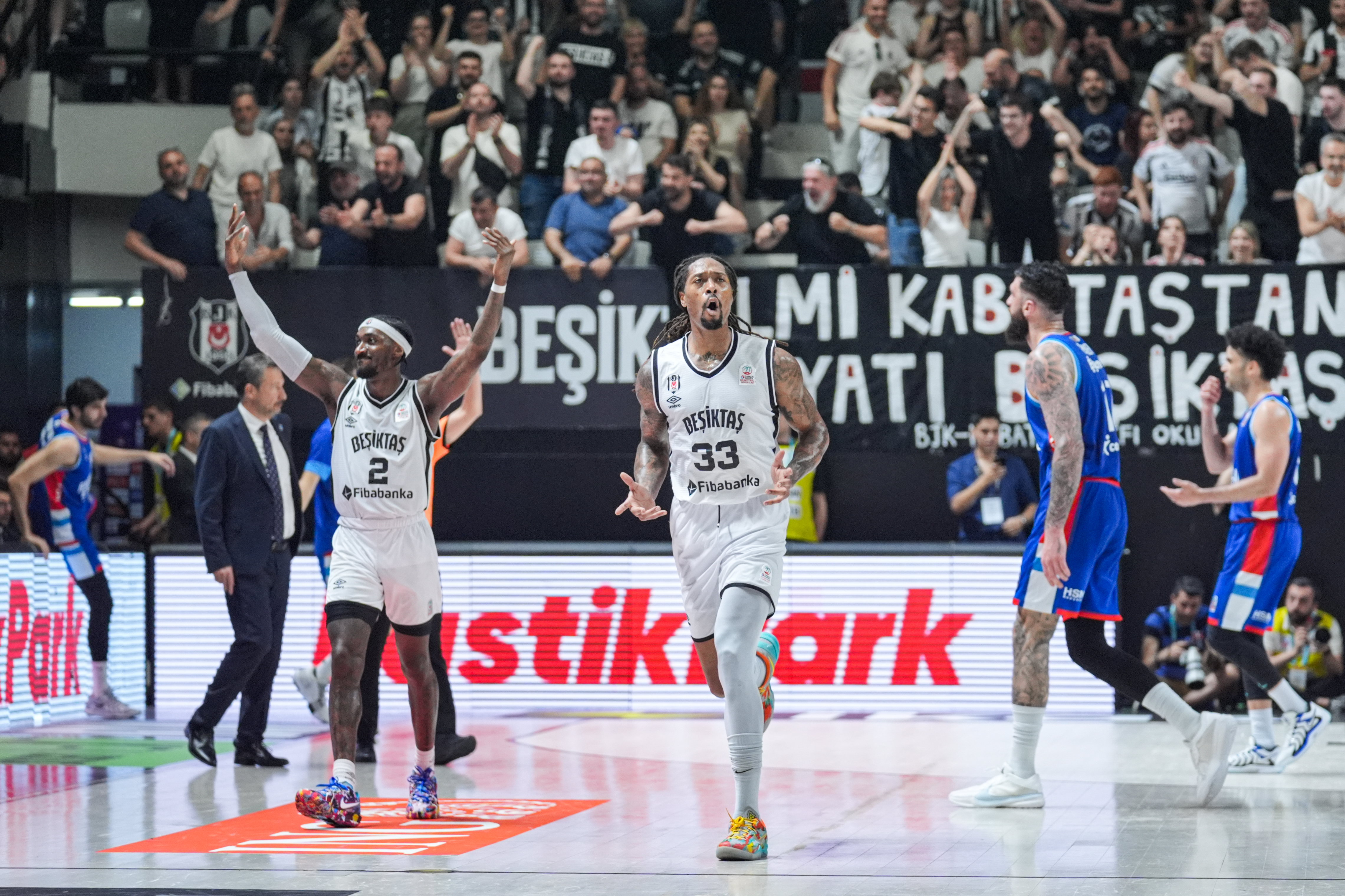 Beşiktaş, Anadolu Efes karşısında çok farklı