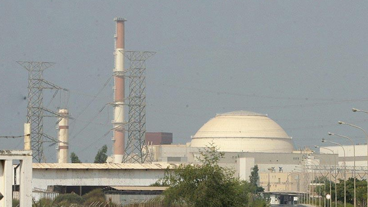 Dünya diken üstünde! İsrail, İran'da nükleer enerji santralini hedef aldı